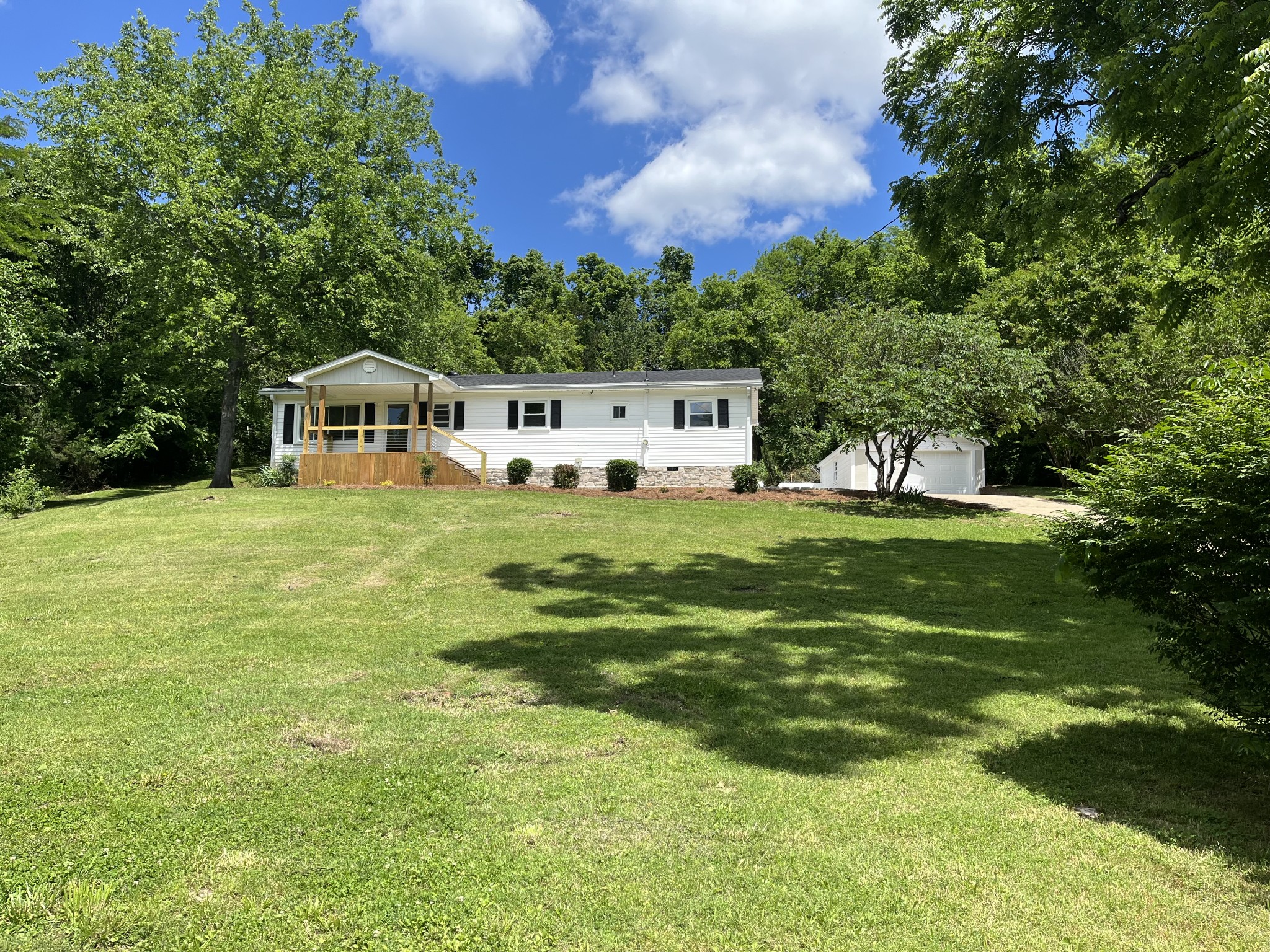 413 Moncrief Ave