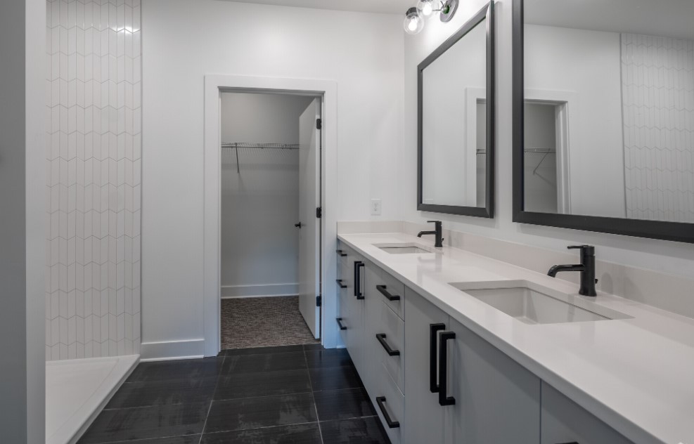 2704 Clifton Ave 205