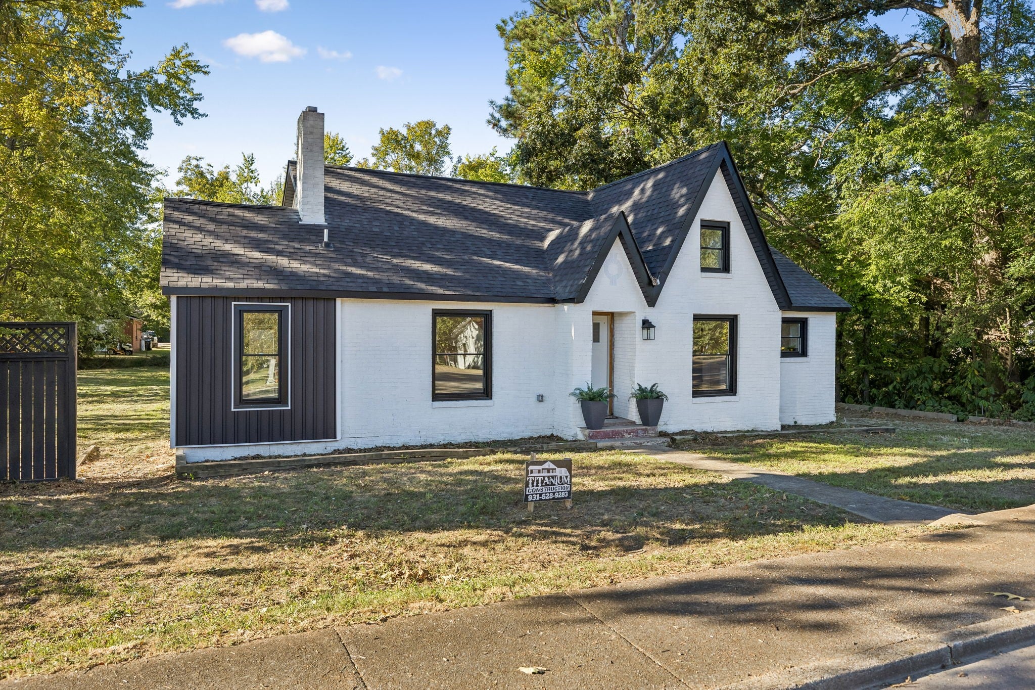 206 W Main St