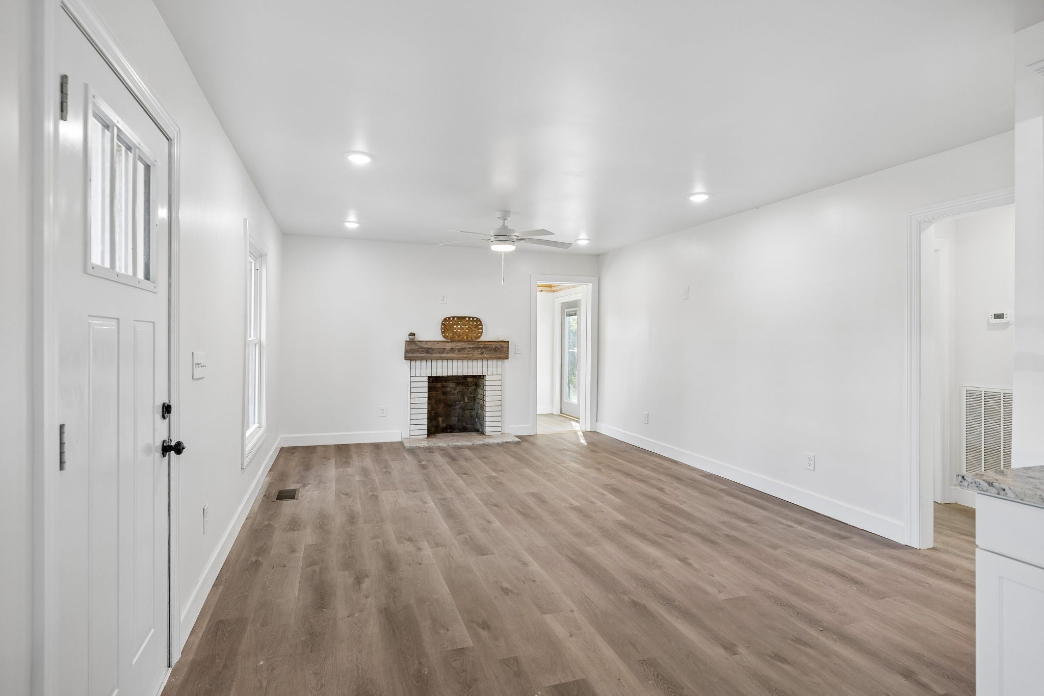 206 W Main St