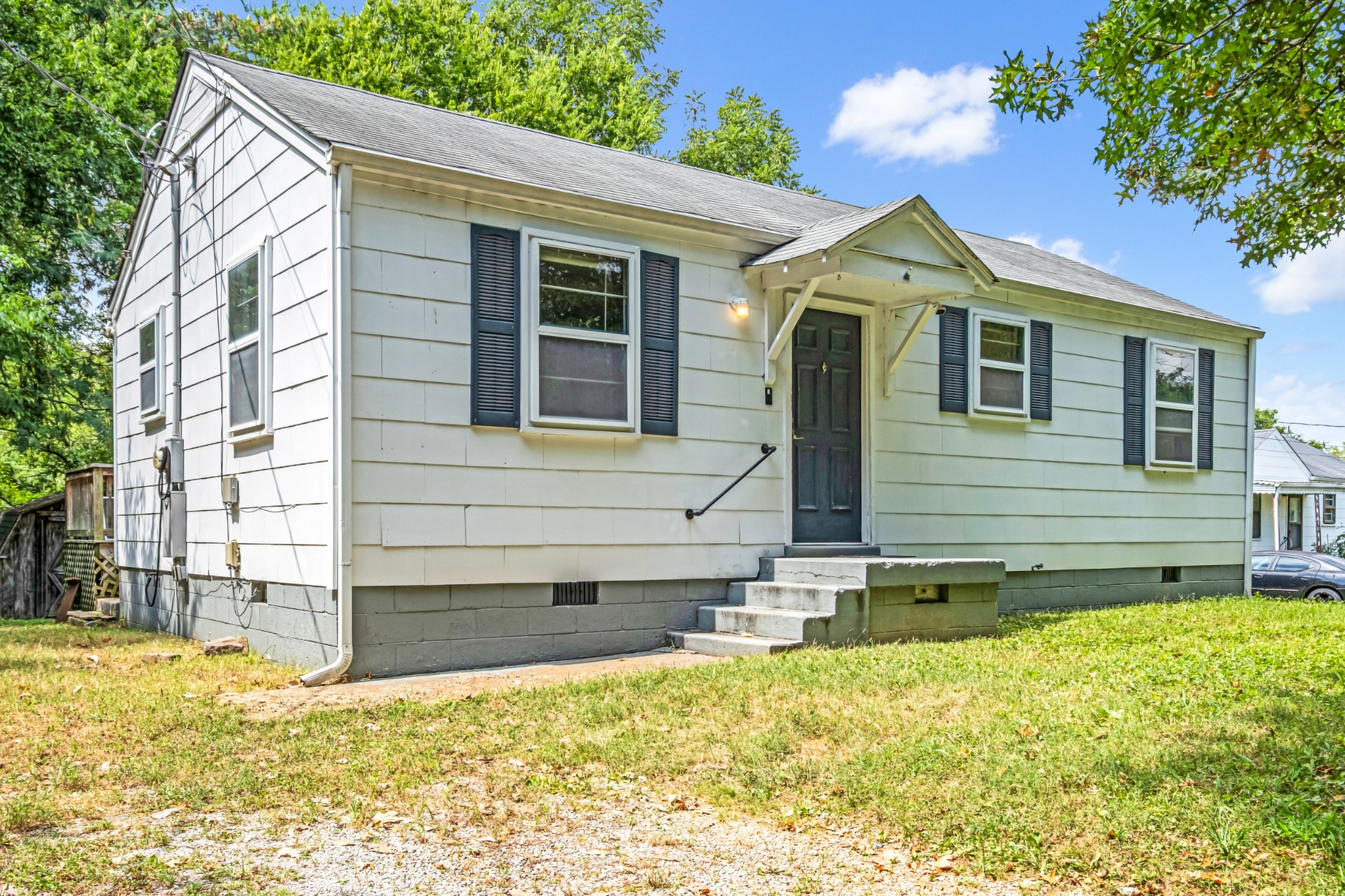 1910 Dahlia Cir