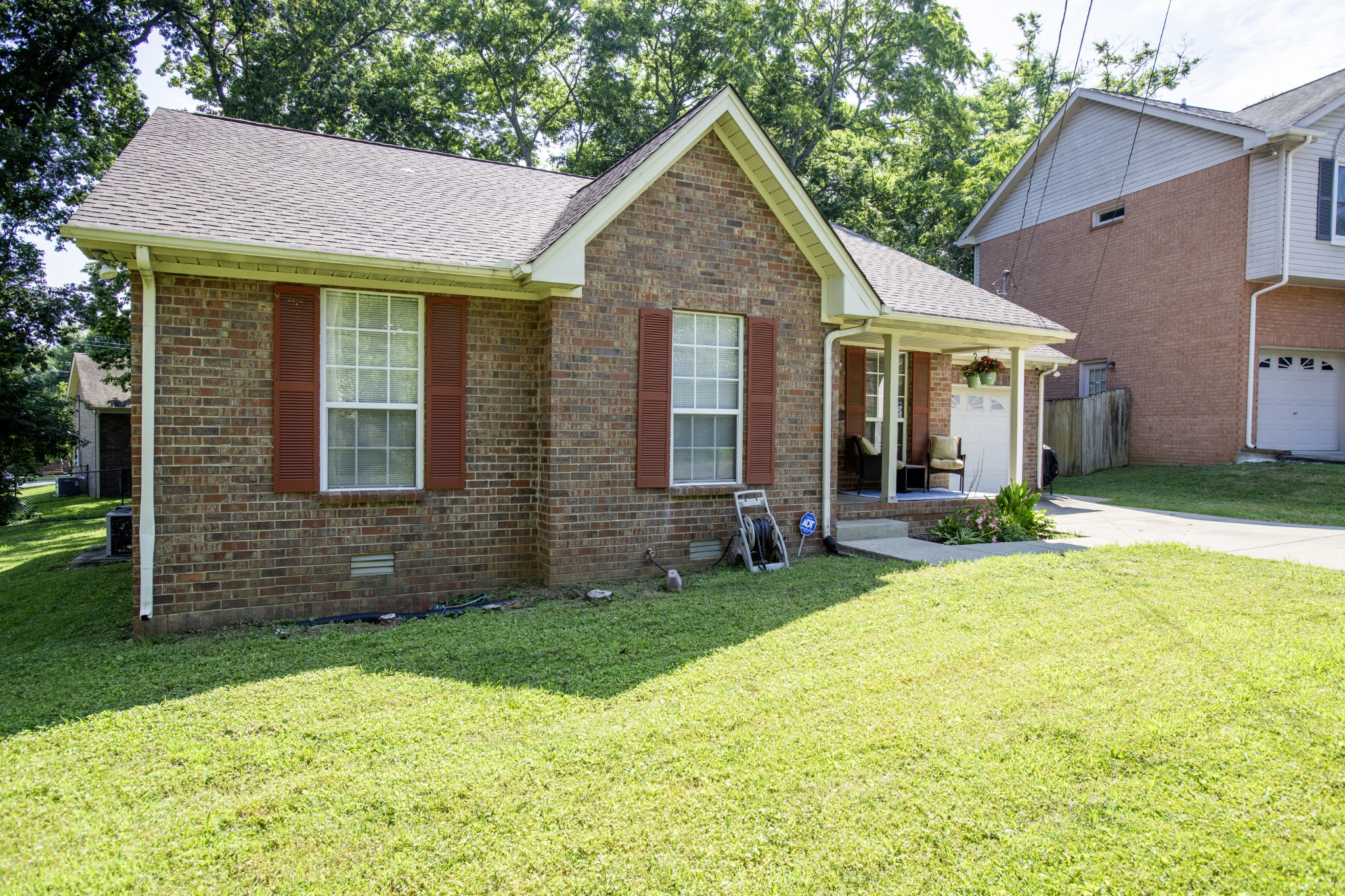 805 Carlisle Ct N