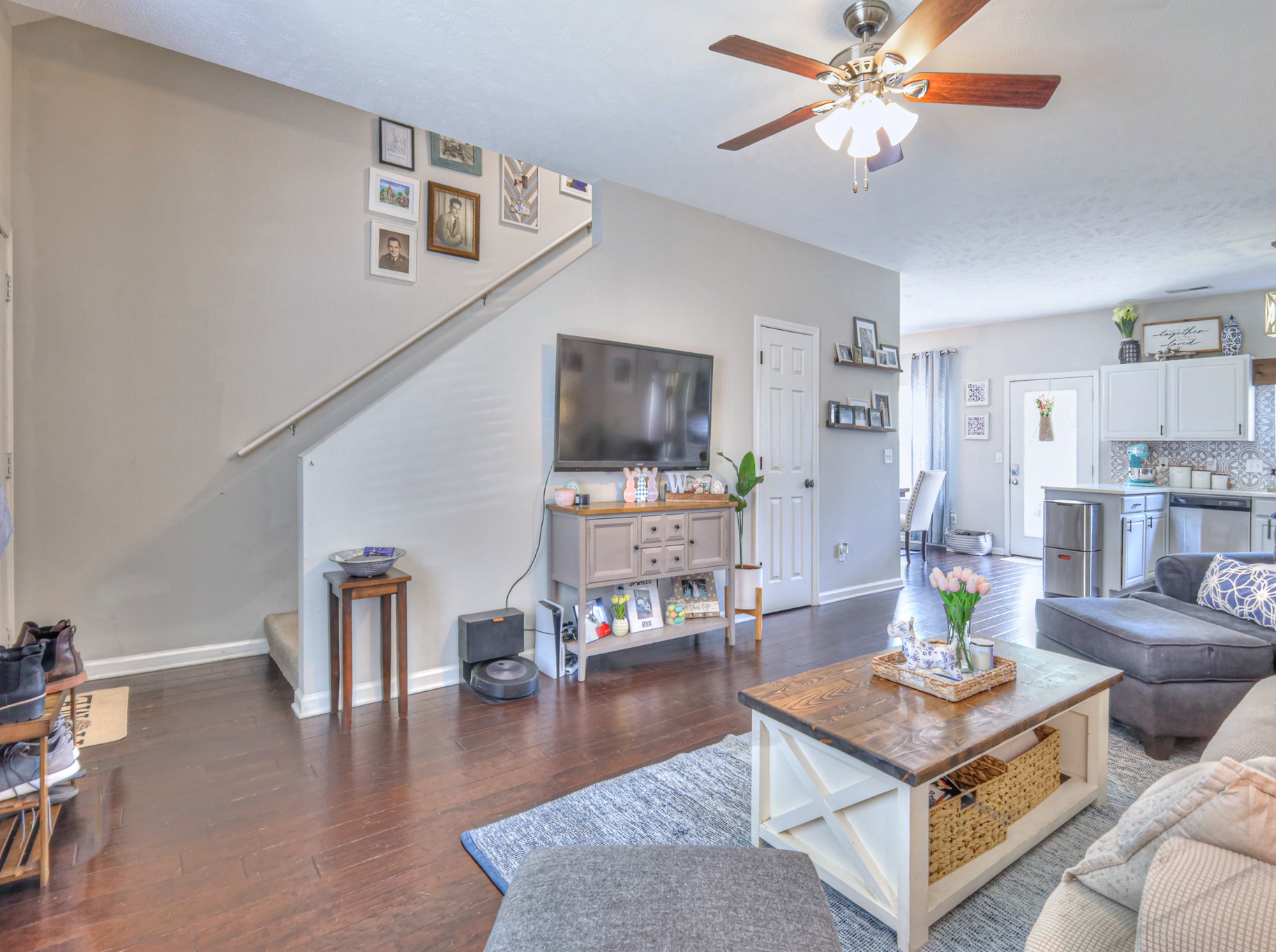 147 Canton Ct NW