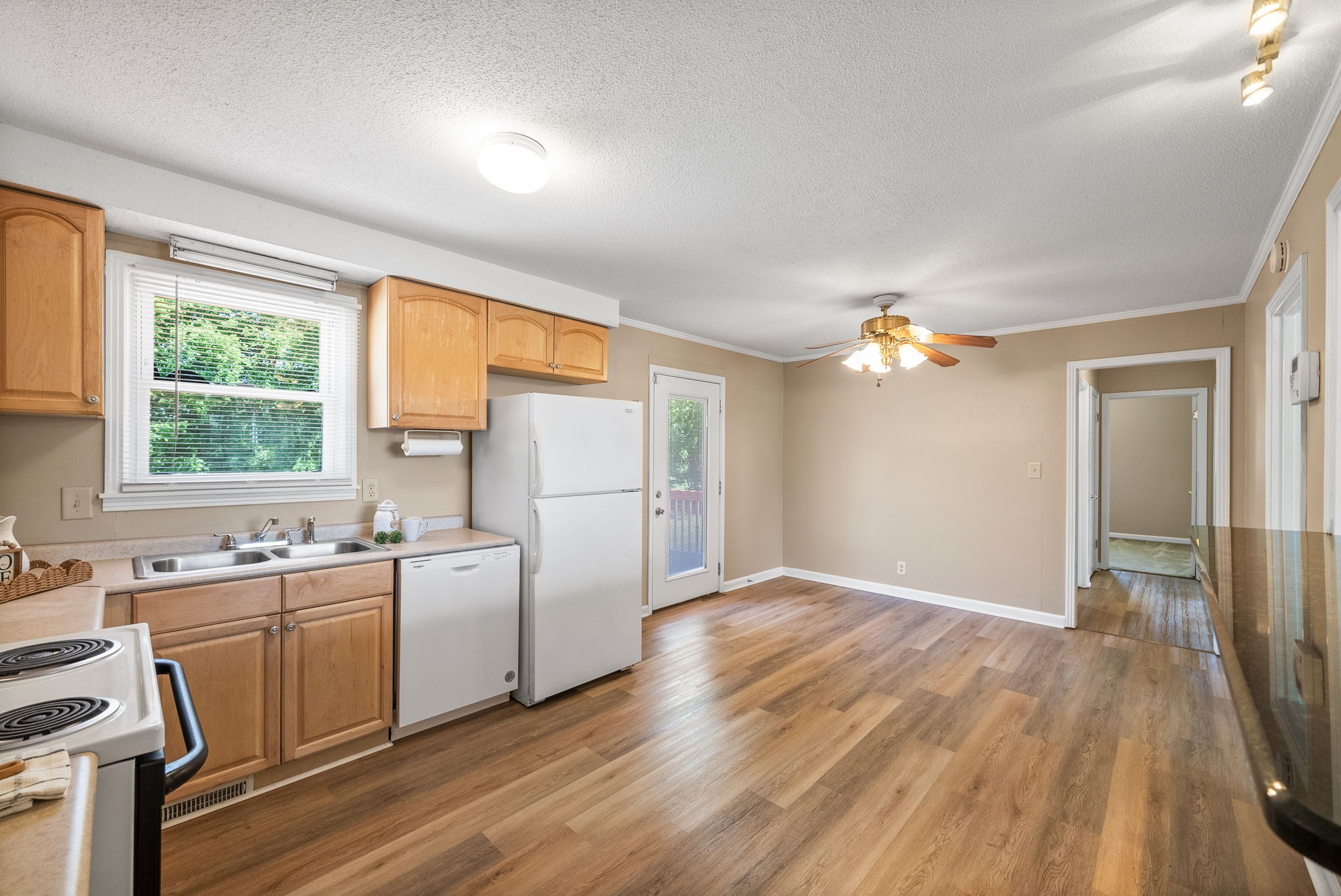 Clarksville, Tennessee 37042, United States, 3 Bedrooms Bedrooms, ,1 BathroomBathrooms,Residential,Active,138141