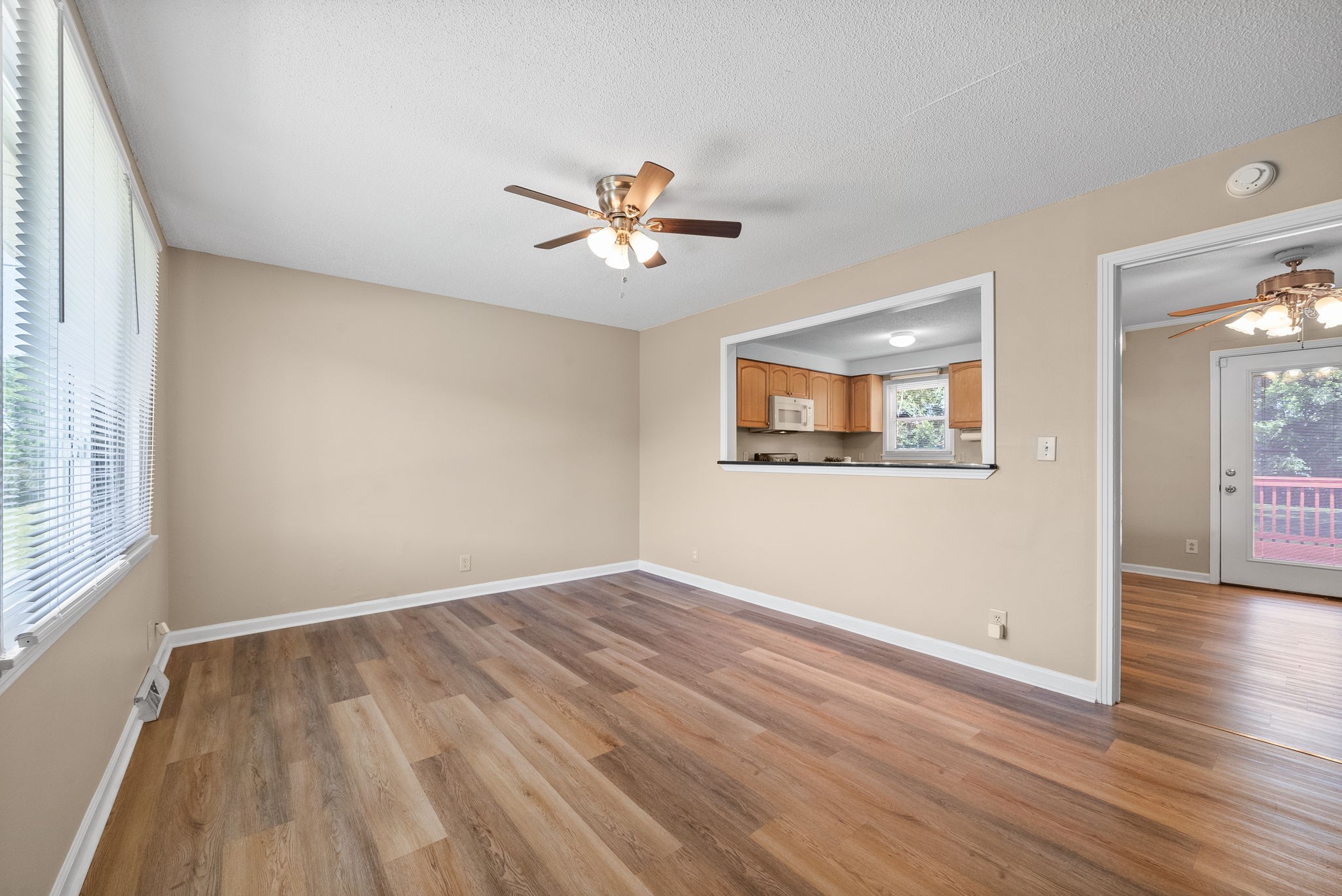 Clarksville, Tennessee 37042, United States, 3 Bedrooms Bedrooms, ,1 BathroomBathrooms,Residential,Active,138141