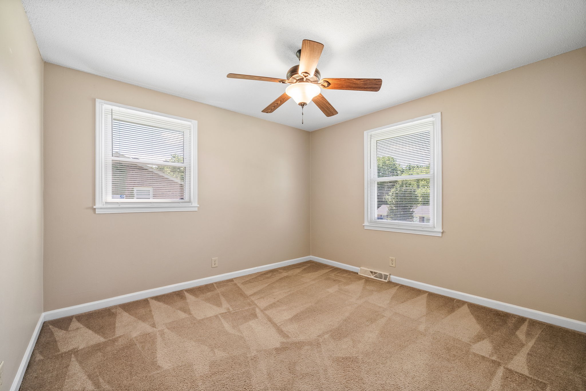 Clarksville, Tennessee 37042, United States, 3 Bedrooms Bedrooms, ,1 BathroomBathrooms,Residential,Active,138141