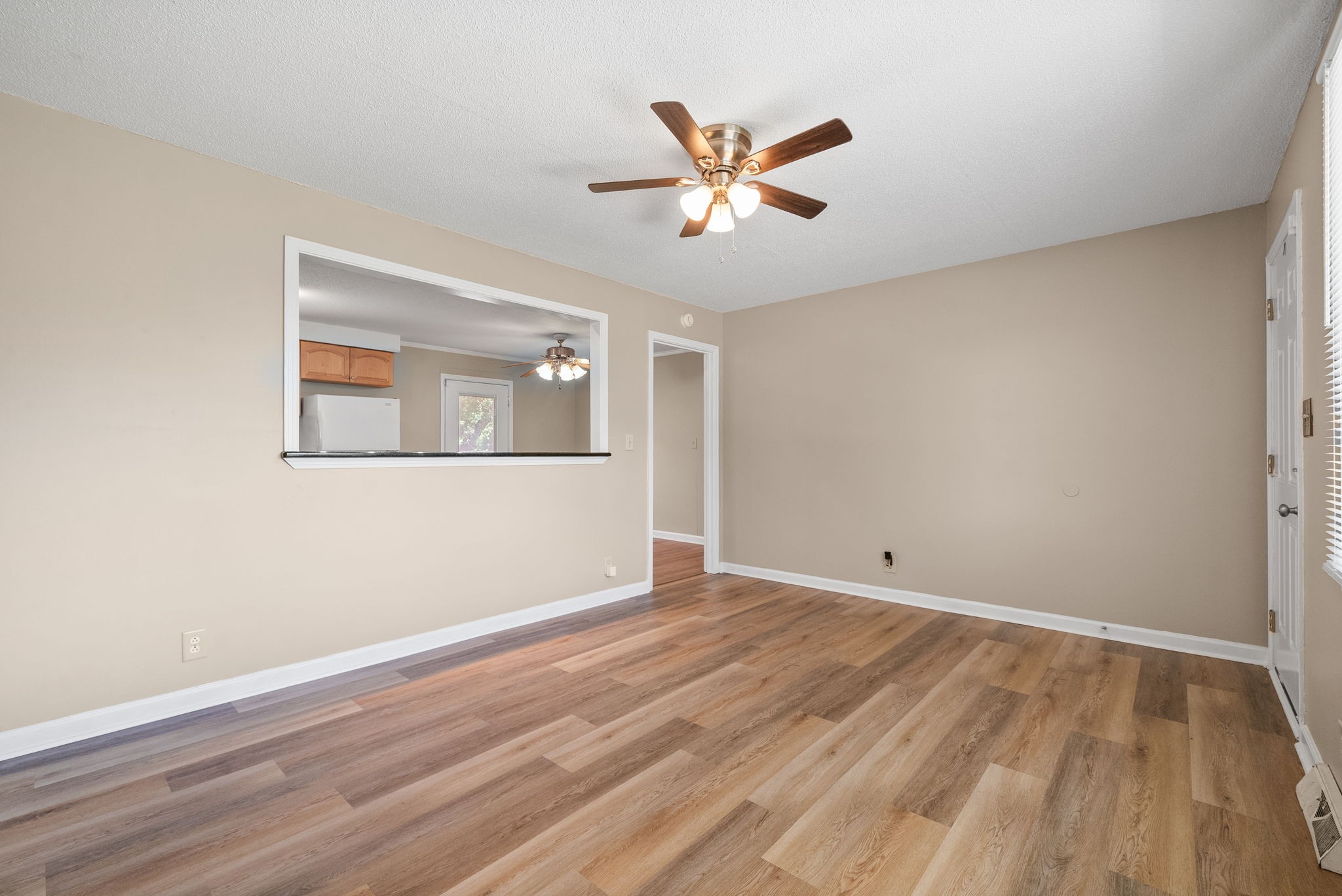 Clarksville, Tennessee 37042, United States, 3 Bedrooms Bedrooms, ,1 BathroomBathrooms,Residential,Active,138141