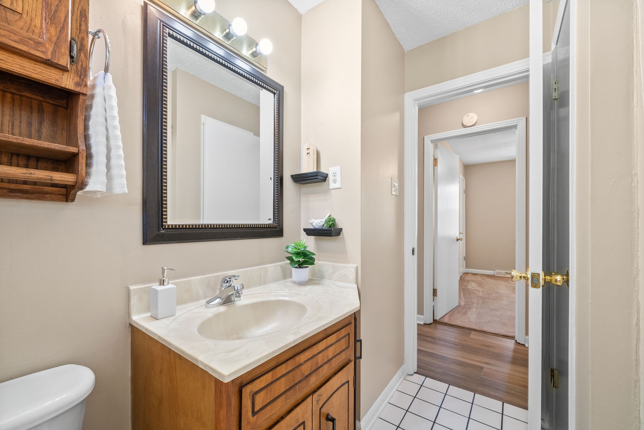 Clarksville, Tennessee 37042, United States, 3 Bedrooms Bedrooms, ,1 BathroomBathrooms,Residential,Active,138141