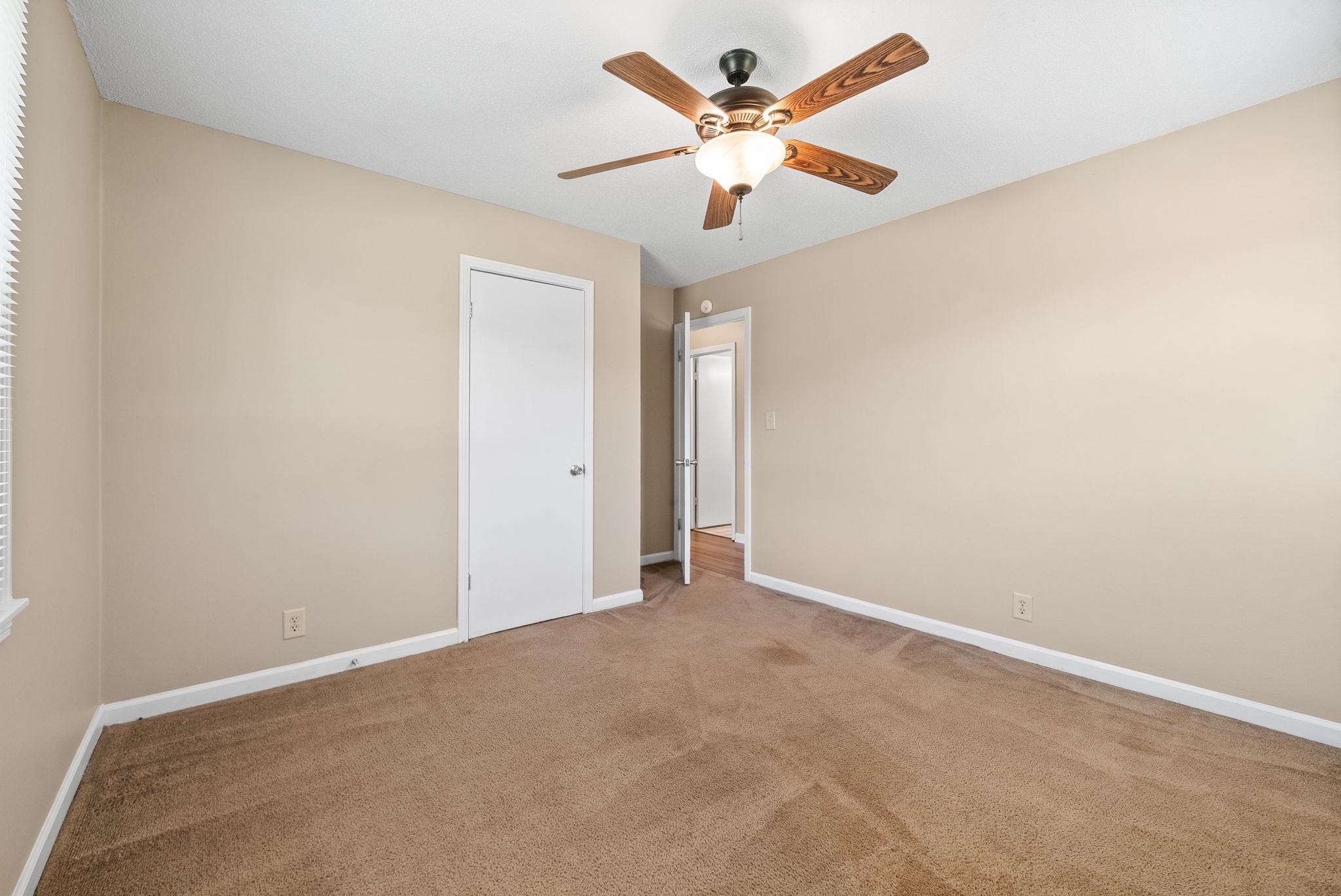 Clarksville, Tennessee 37042, United States, 3 Bedrooms Bedrooms, ,1 BathroomBathrooms,Residential,Active,138141