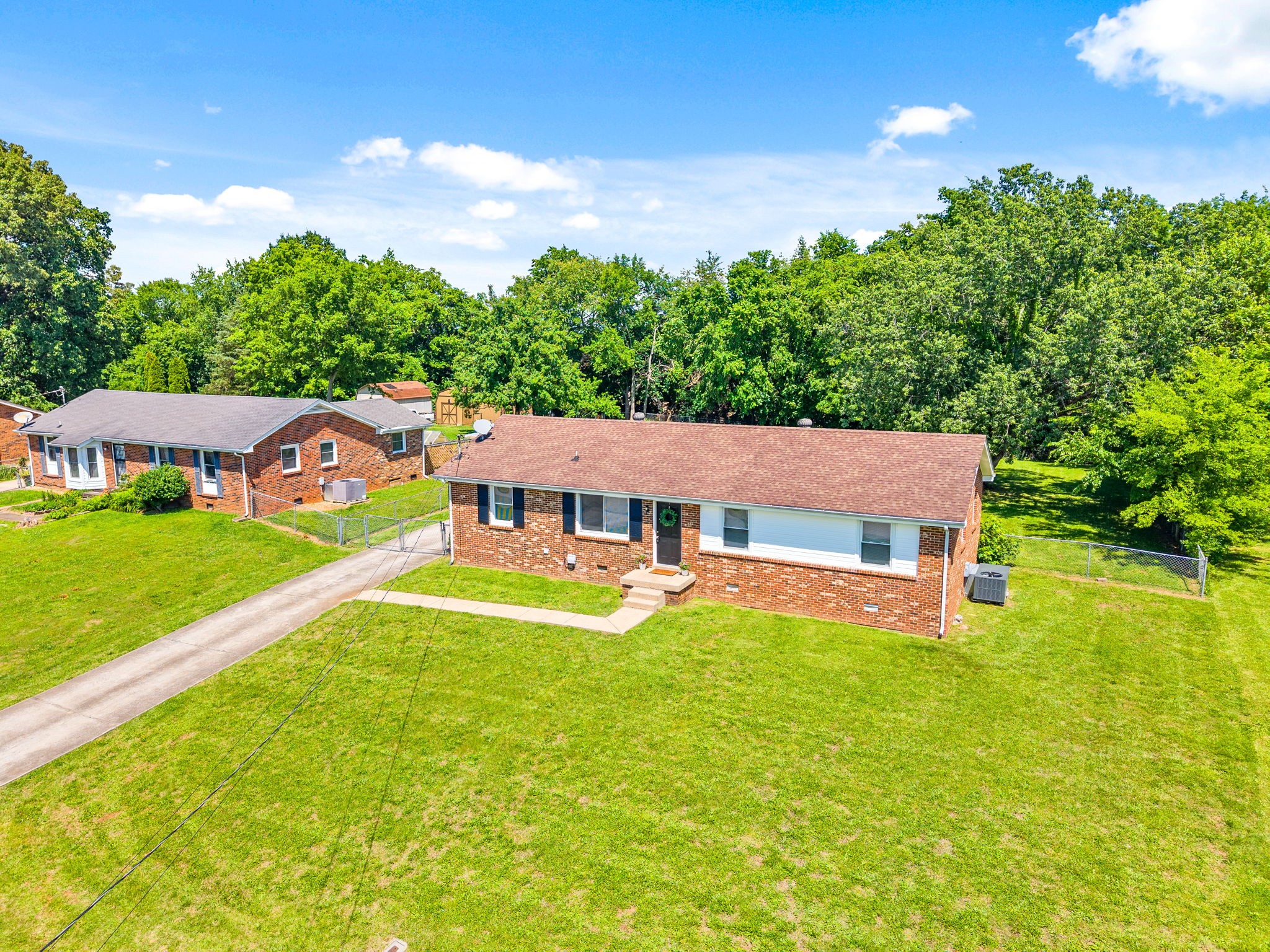 Clarksville, Tennessee 37042, United States, 3 Bedrooms Bedrooms, ,1 BathroomBathrooms,Residential,Active,138141