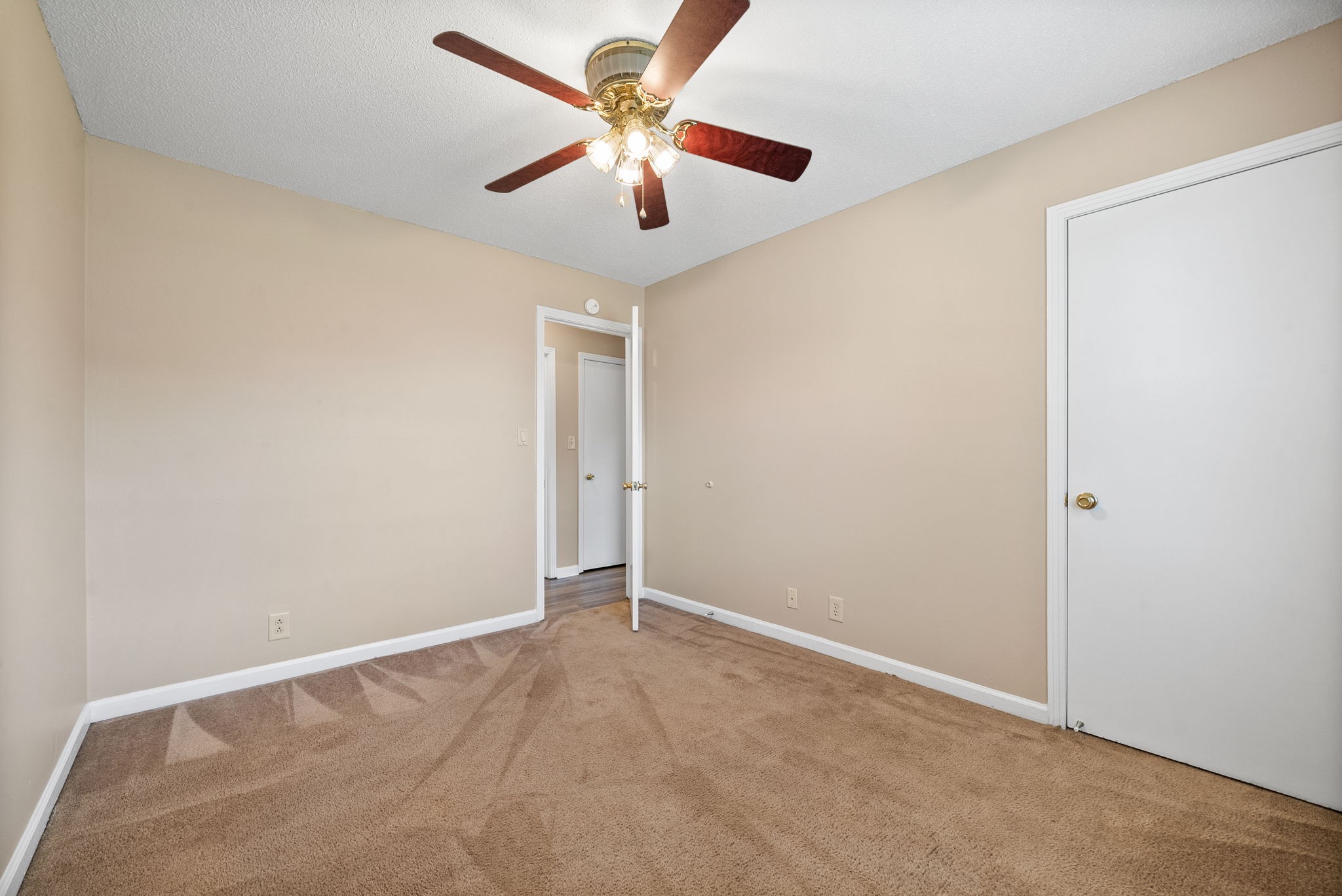 Clarksville, Tennessee 37042, United States, 3 Bedrooms Bedrooms, ,1 BathroomBathrooms,Residential,Active,138141