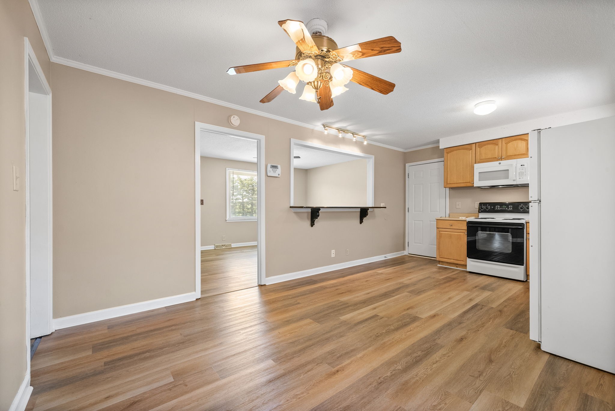 Clarksville, Tennessee 37042, United States, 3 Bedrooms Bedrooms, ,1 BathroomBathrooms,Residential,Active,138141