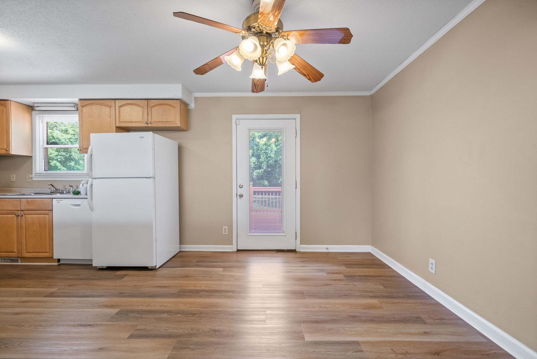 Clarksville, Tennessee 37042, United States, 3 Bedrooms Bedrooms, ,1 BathroomBathrooms,Residential,Active,138141