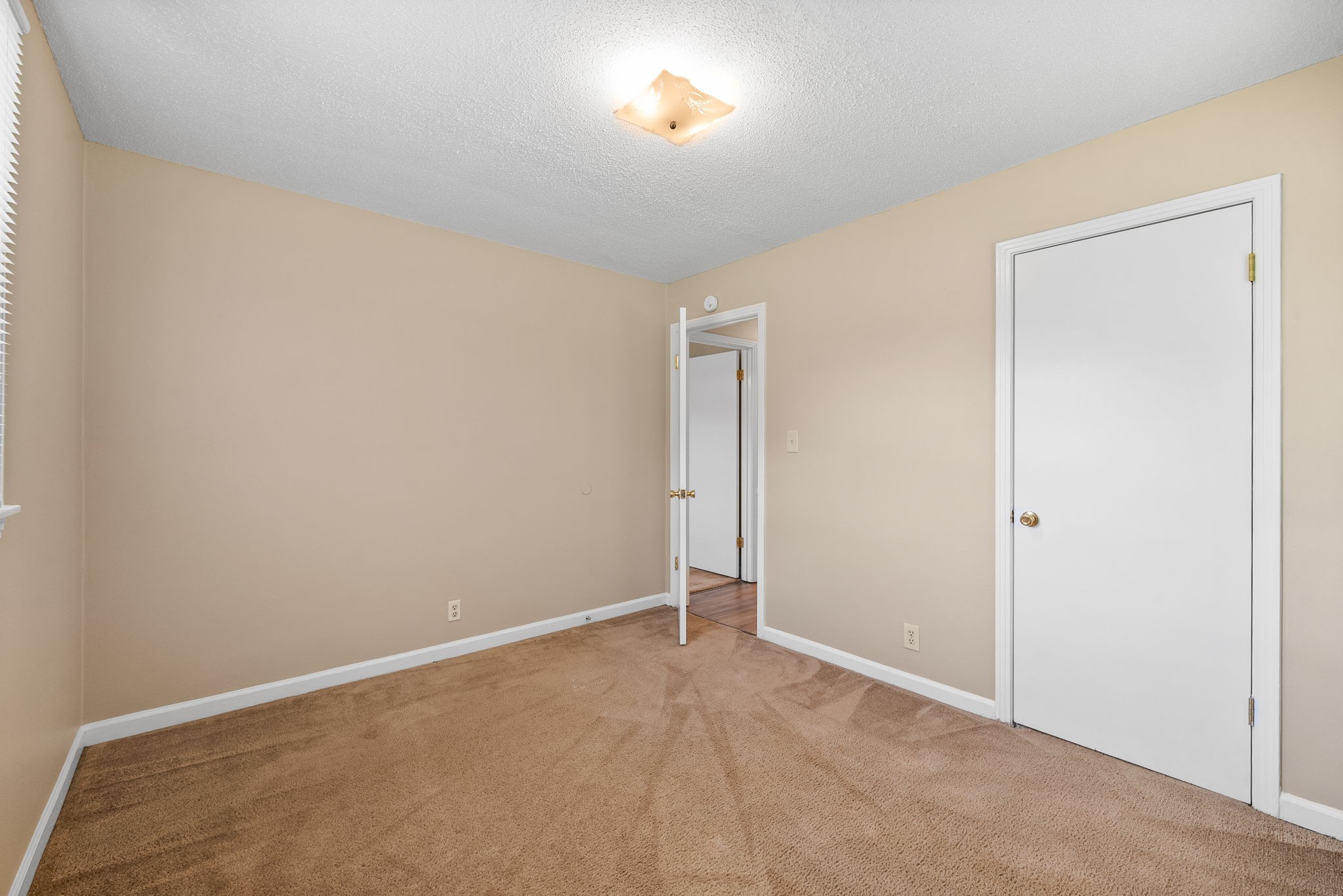 Clarksville, Tennessee 37042, United States, 3 Bedrooms Bedrooms, ,1 BathroomBathrooms,Residential,Active,138141