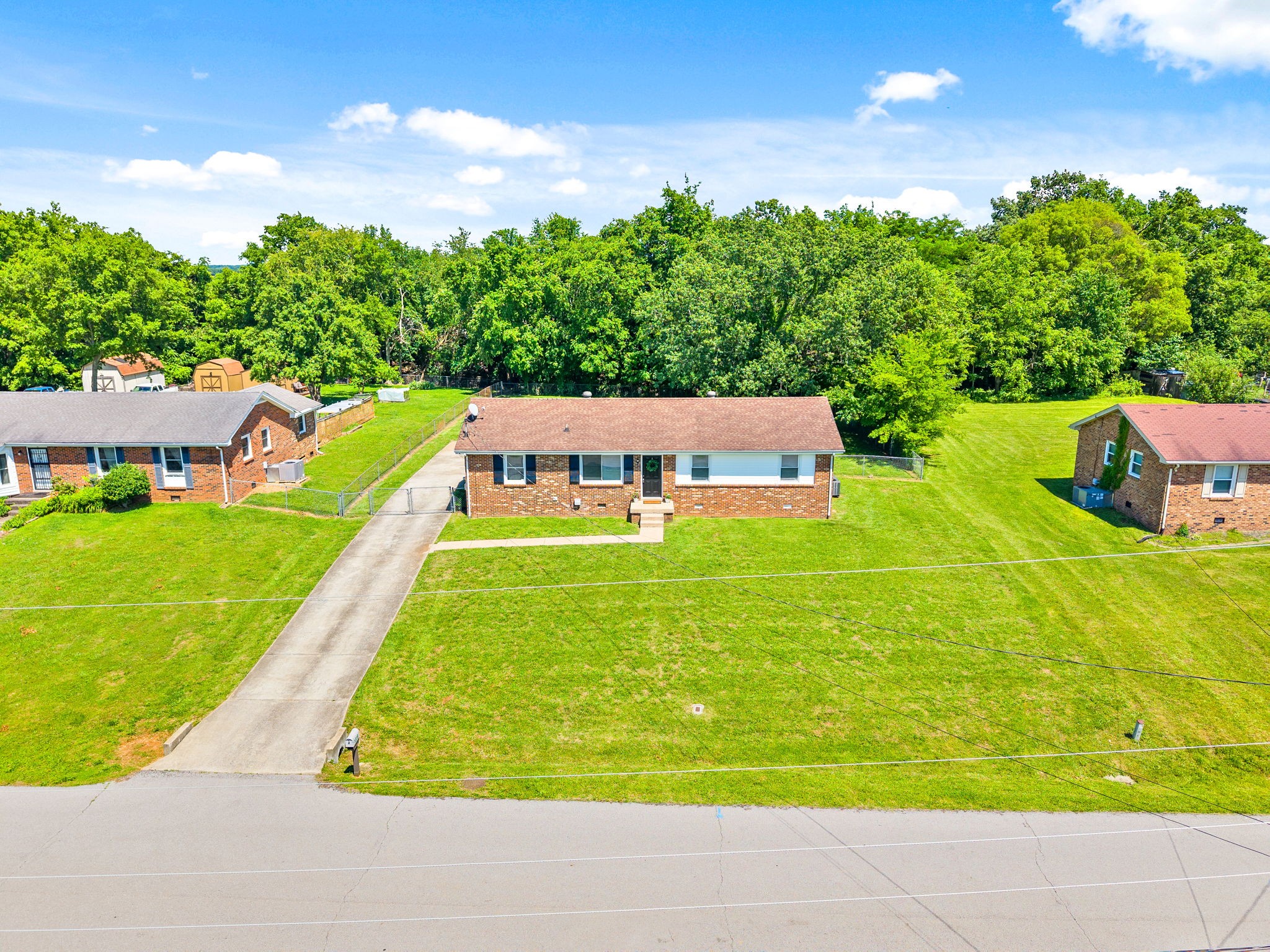 Clarksville, Tennessee 37042, United States, 3 Bedrooms Bedrooms, ,1 BathroomBathrooms,Residential,Active,138141