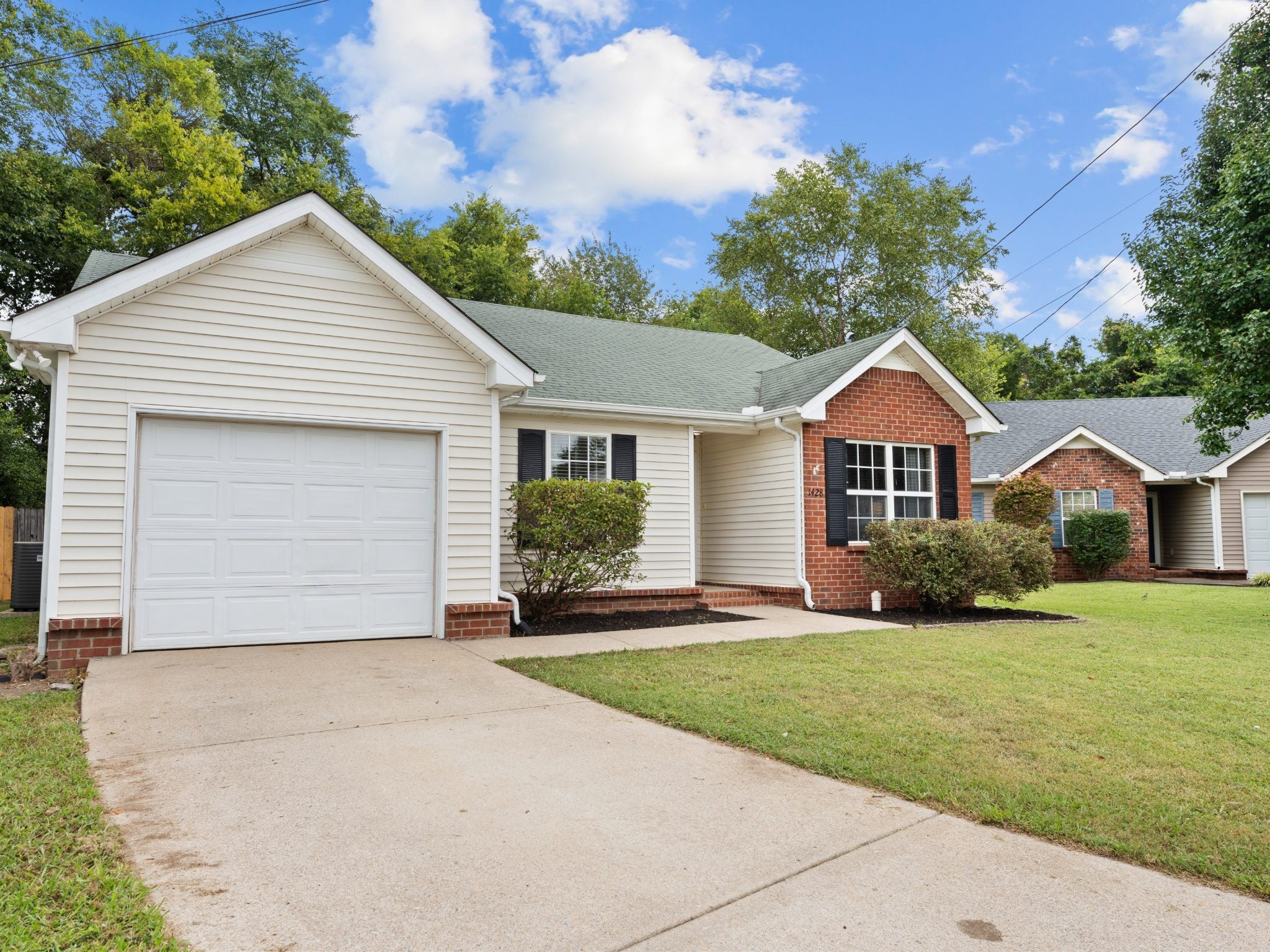 1428 Eastwoods Dr
