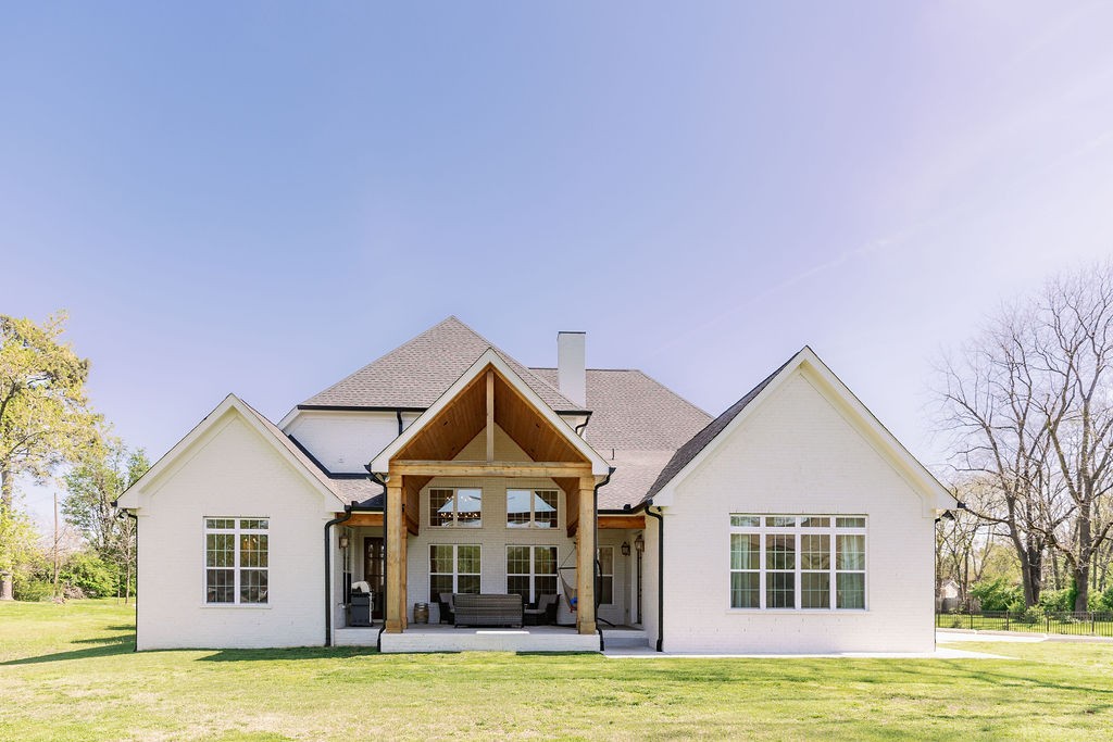 3038 Lakeshore Dr