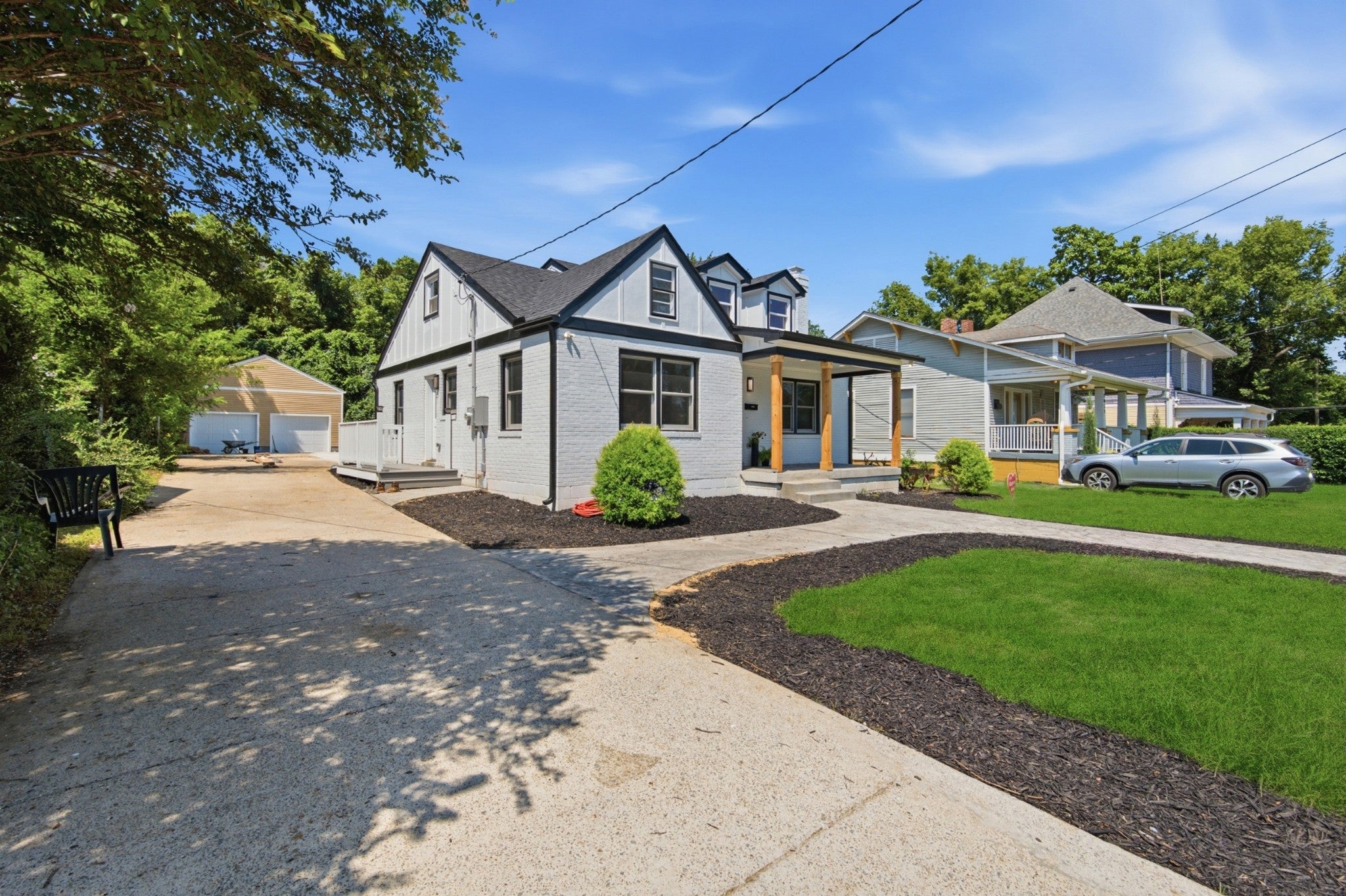 2033 Greenwood Ave