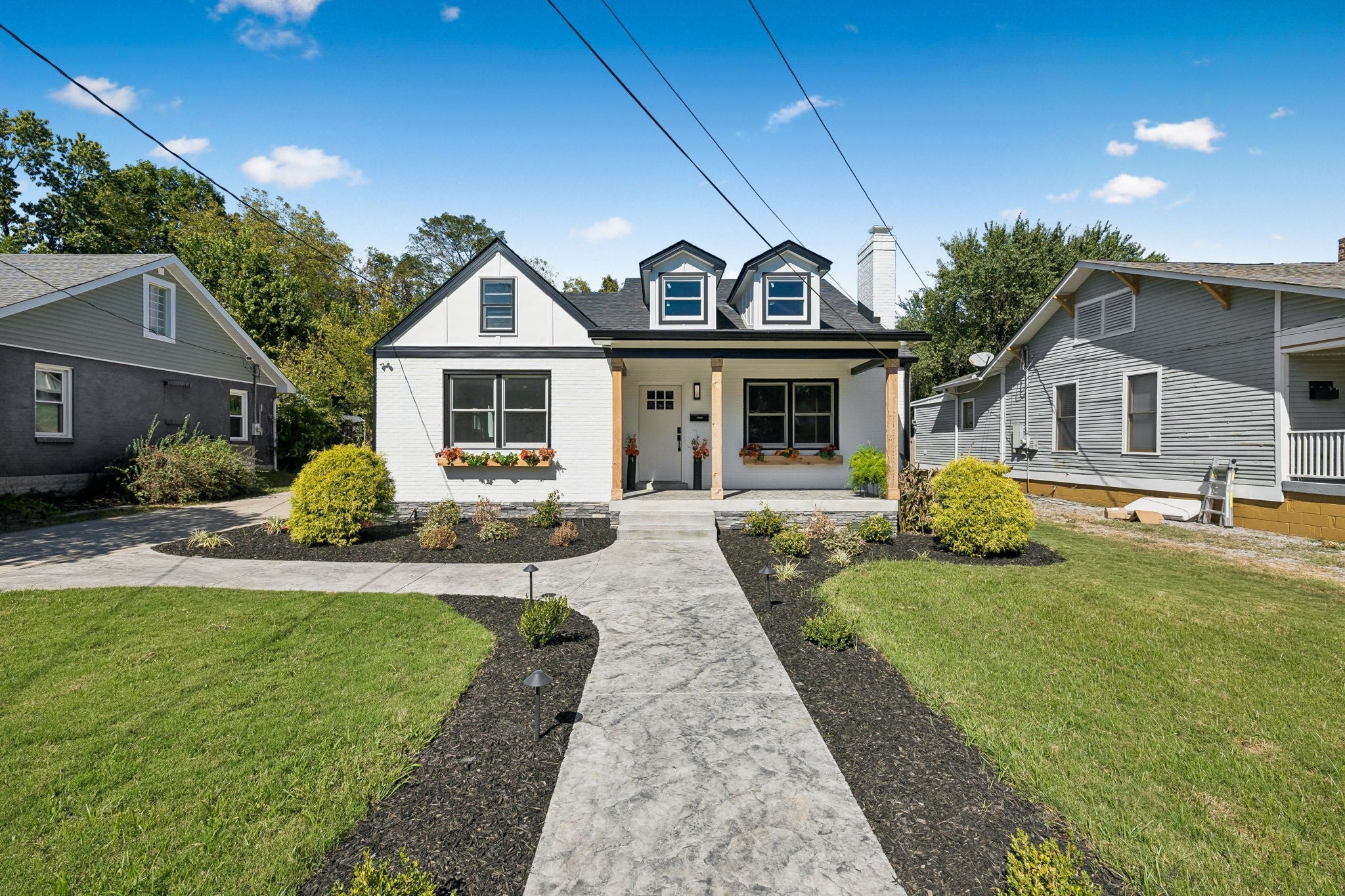 2033 Greenwood Ave