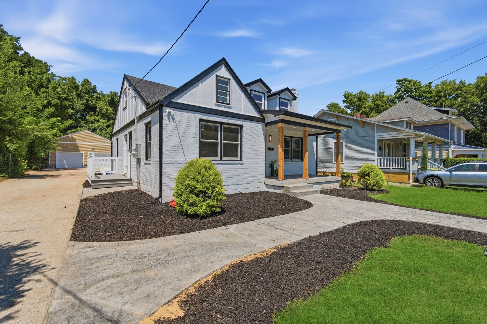 2033 Greenwood Ave
