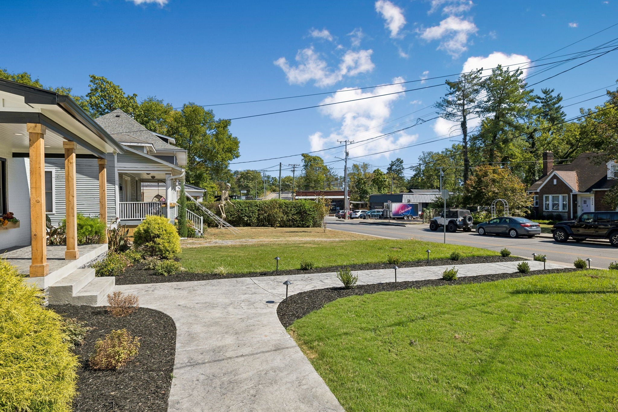 2033 Greenwood Ave