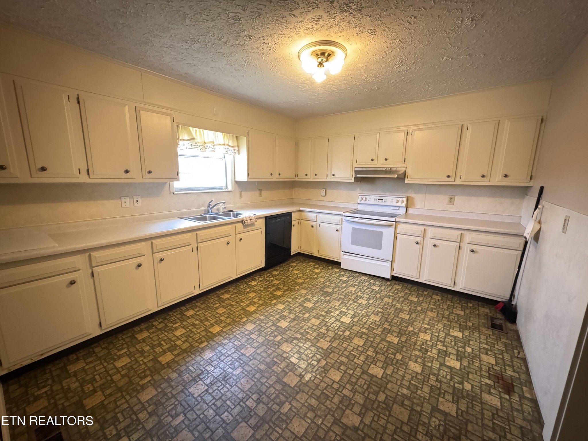 210 E 1st Ave