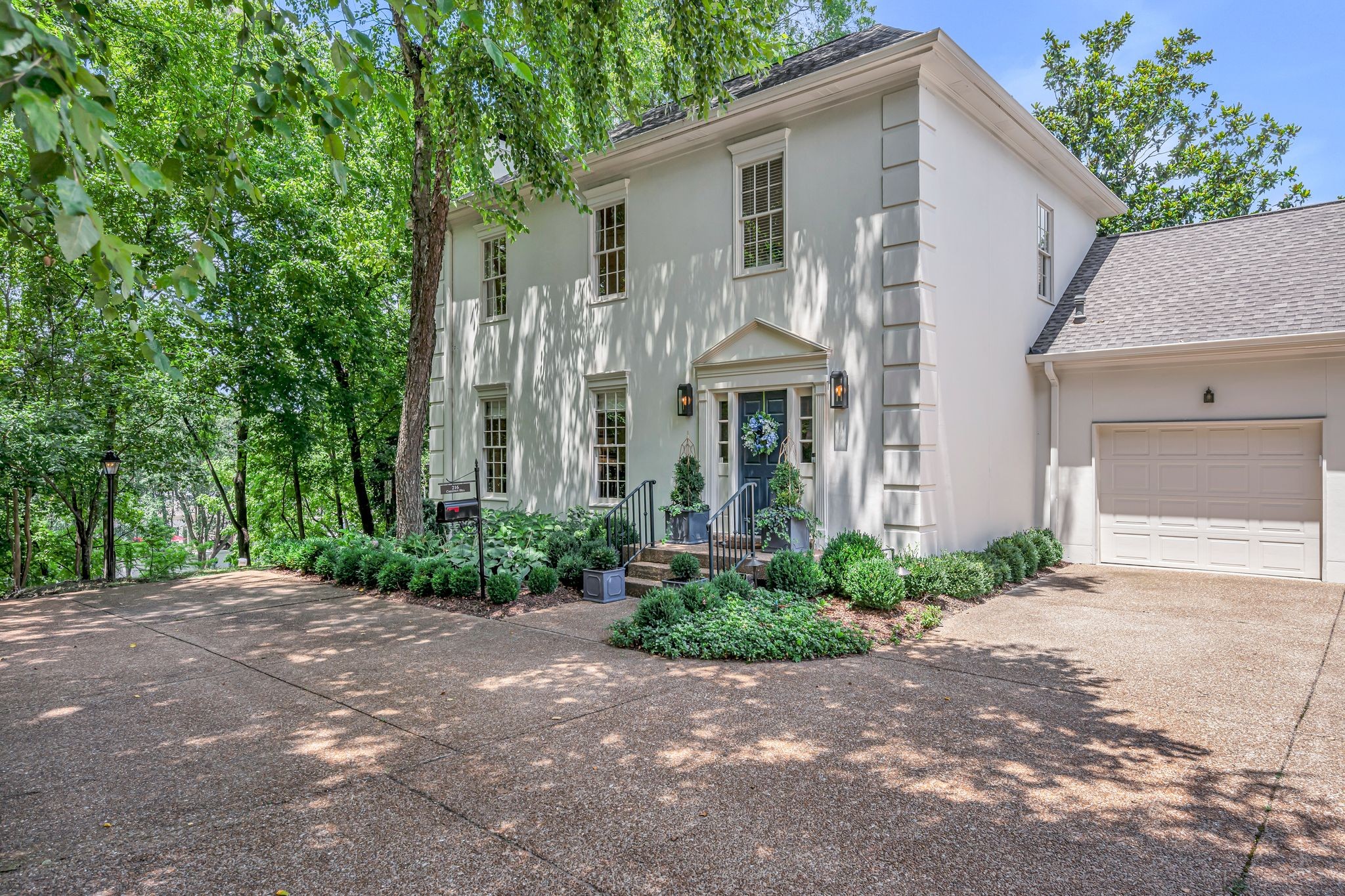 216 Chestnut Hill Dr