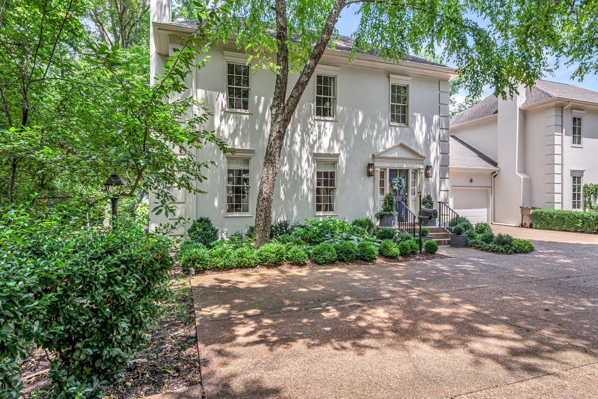 216 Chestnut Hill Dr