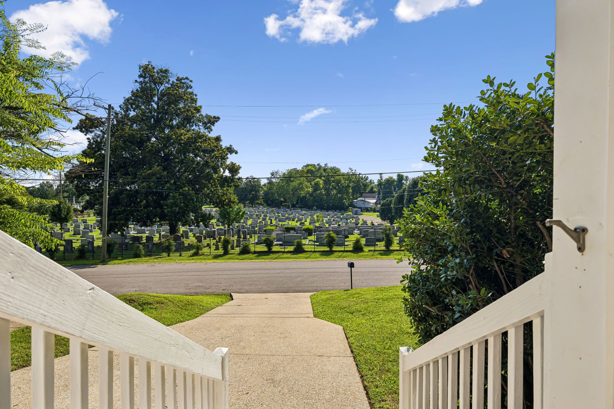 2108 15th Ave N, Nashville TN 37208 3-bed home, photo 2 of 5