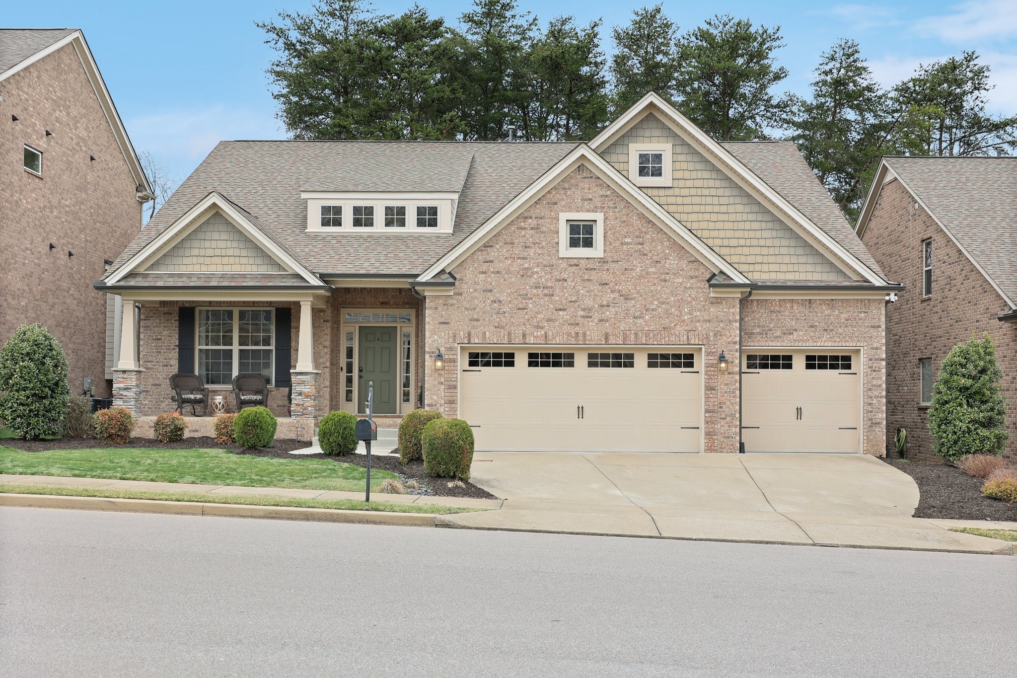8586 Beautiful Valley Dr