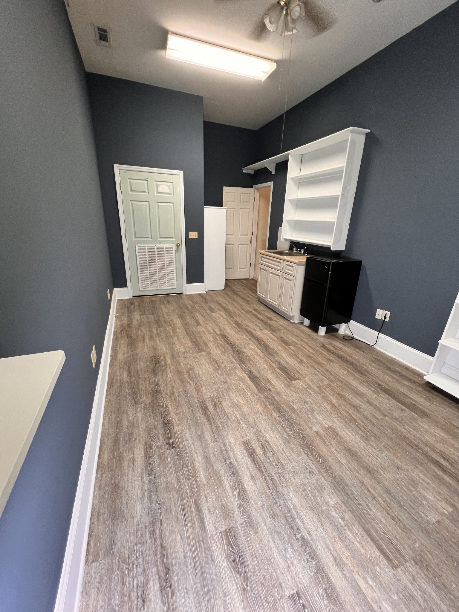 219 W Commerce St 2B