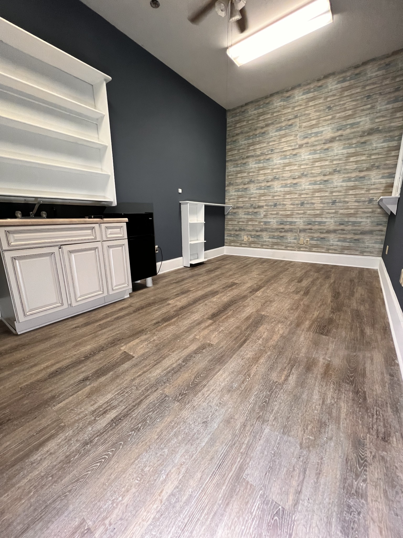 219 W Commerce St 2B