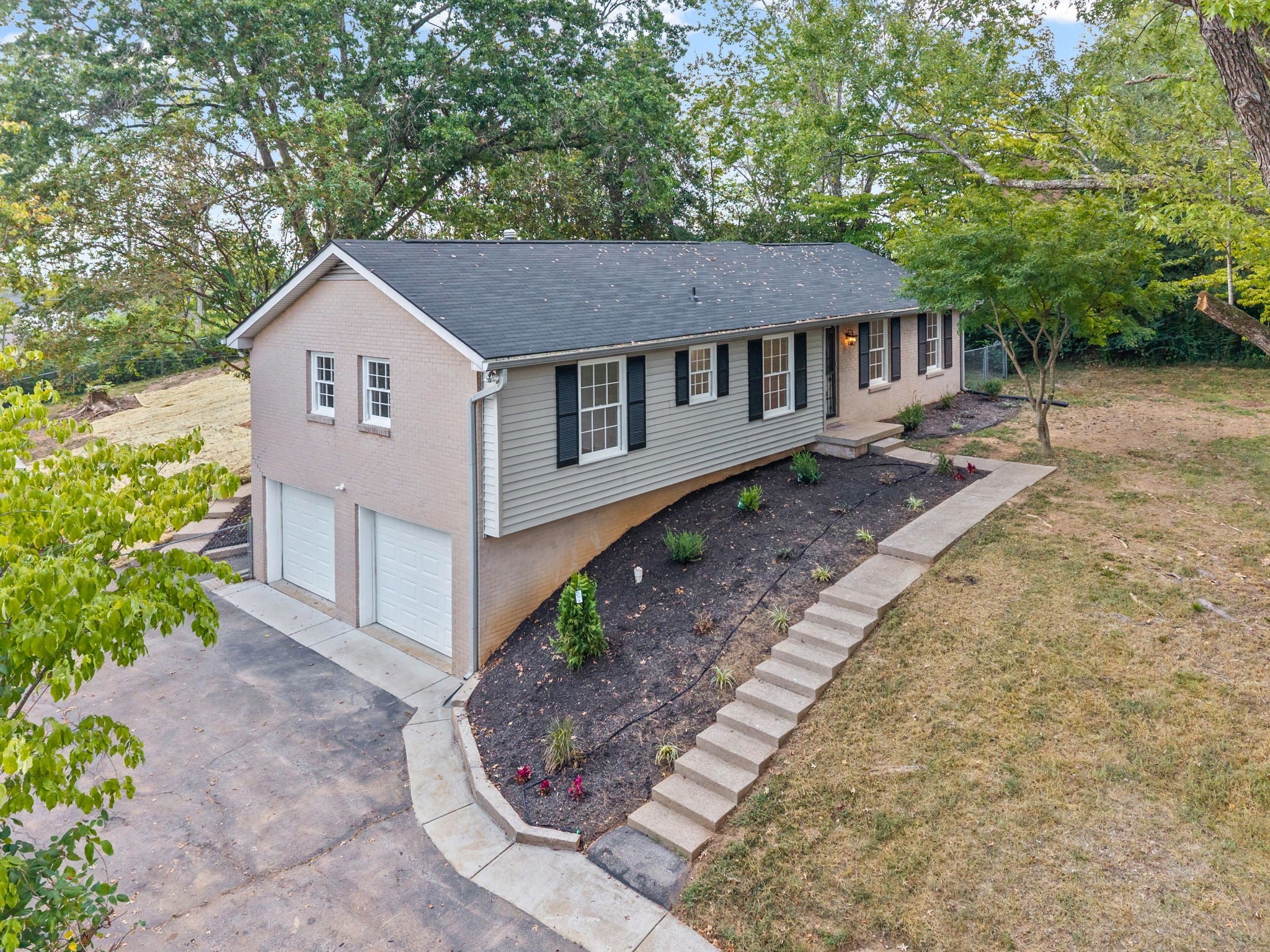 916 Beacon Dr