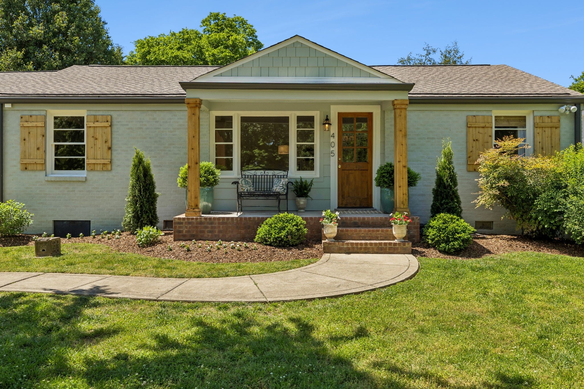 405 Roberts St