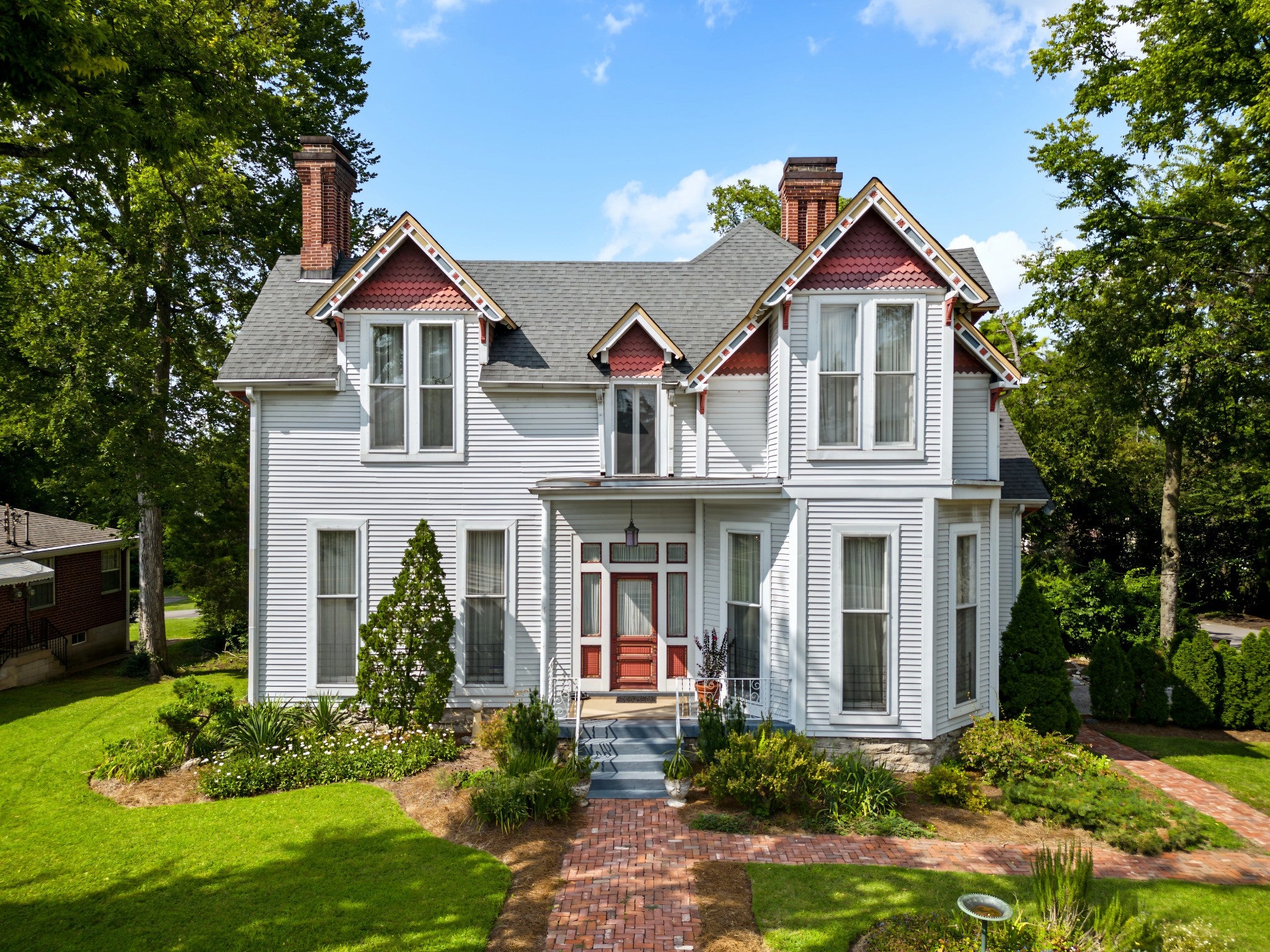 3-bed listing at 2500 Woodlawn Dr, Nashville