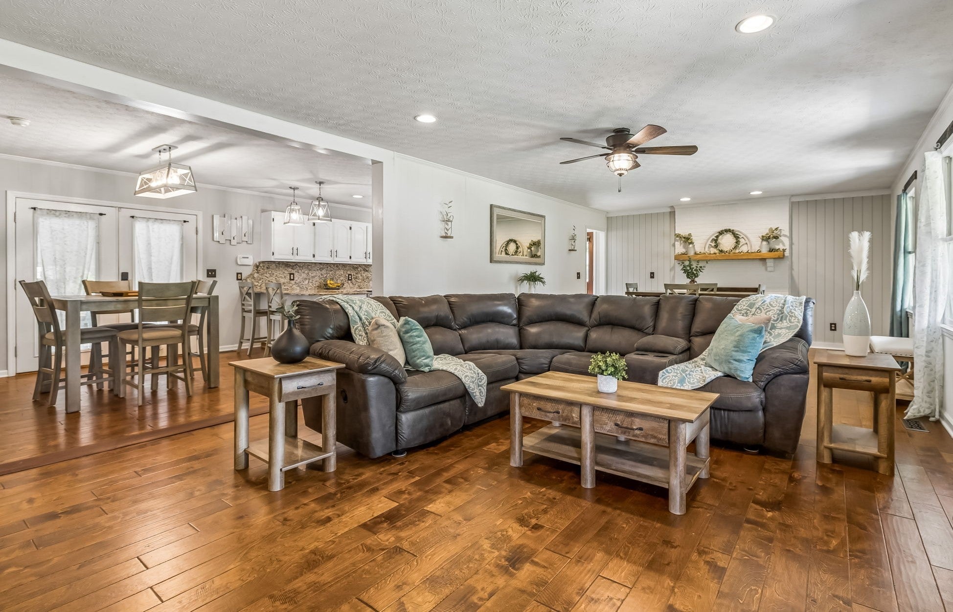 2446 Hwy 31 E