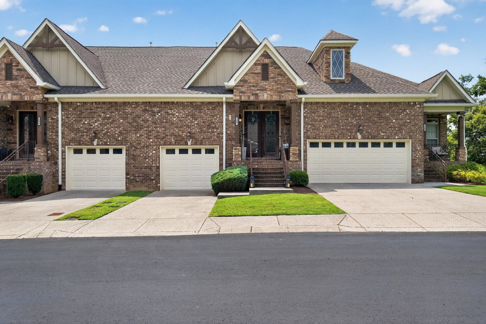 3-bed home for sale in Old Hickory, TN 37138, 5002 Southfork Blvd 5002 Southfork Blvd, Old Hickory TN 37138 3-bed home, photo 1 of 60
