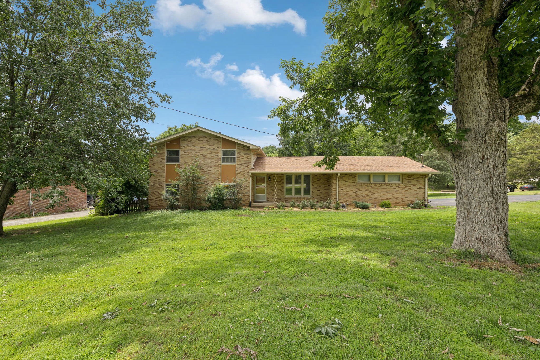 230 Riverwood Dr