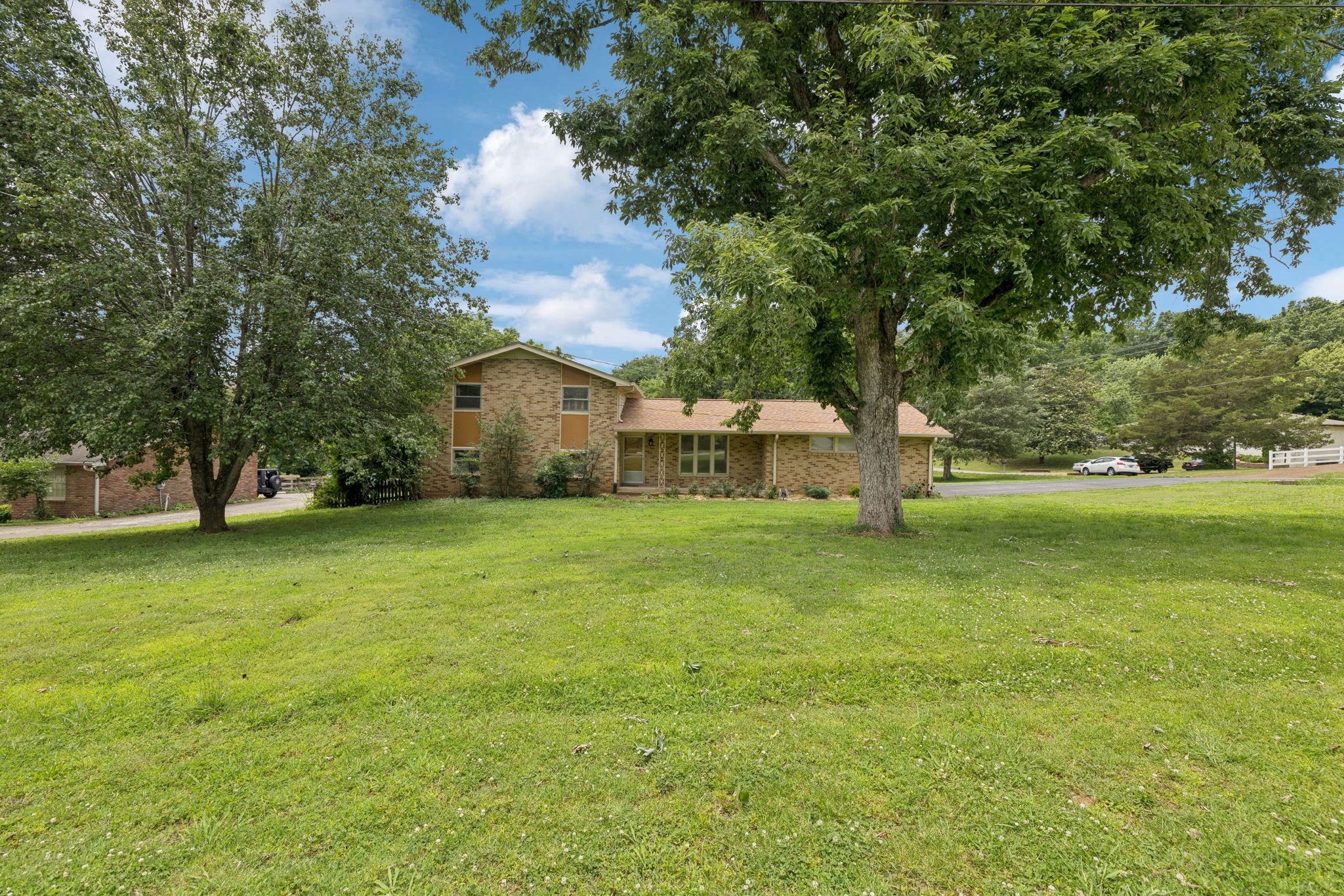 230 Riverwood Dr