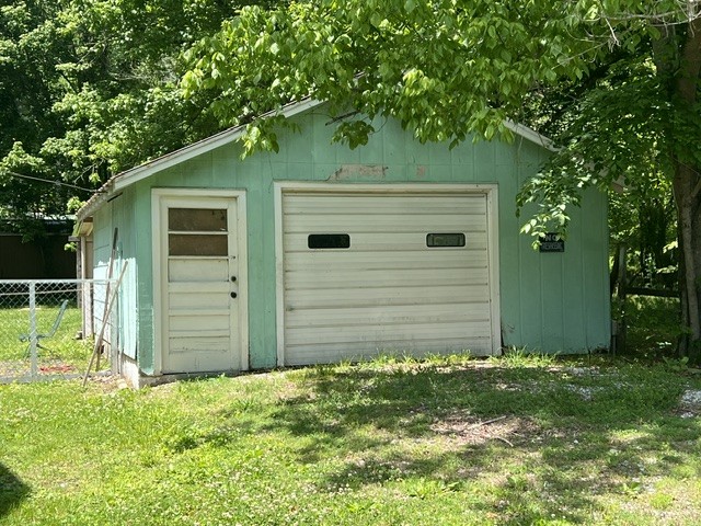 207 Fredonia Rd