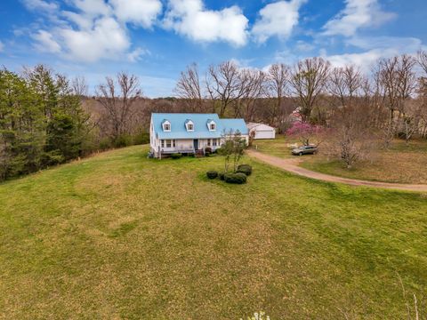 688 Richardson Cemetery Rd White Bluff TN 37187