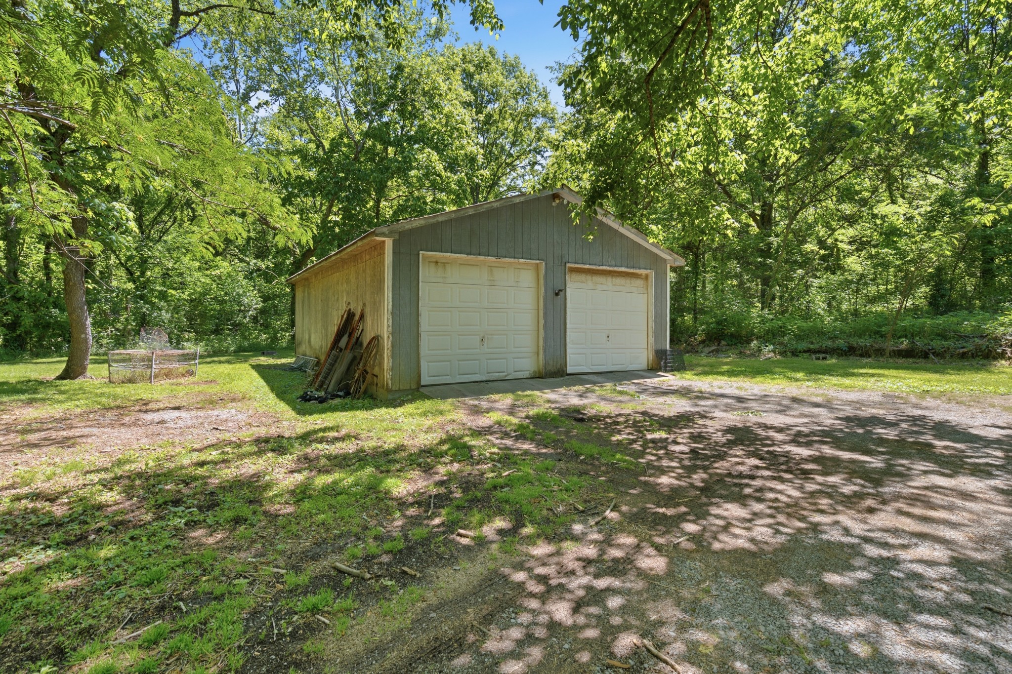 2561 Bell Rd
