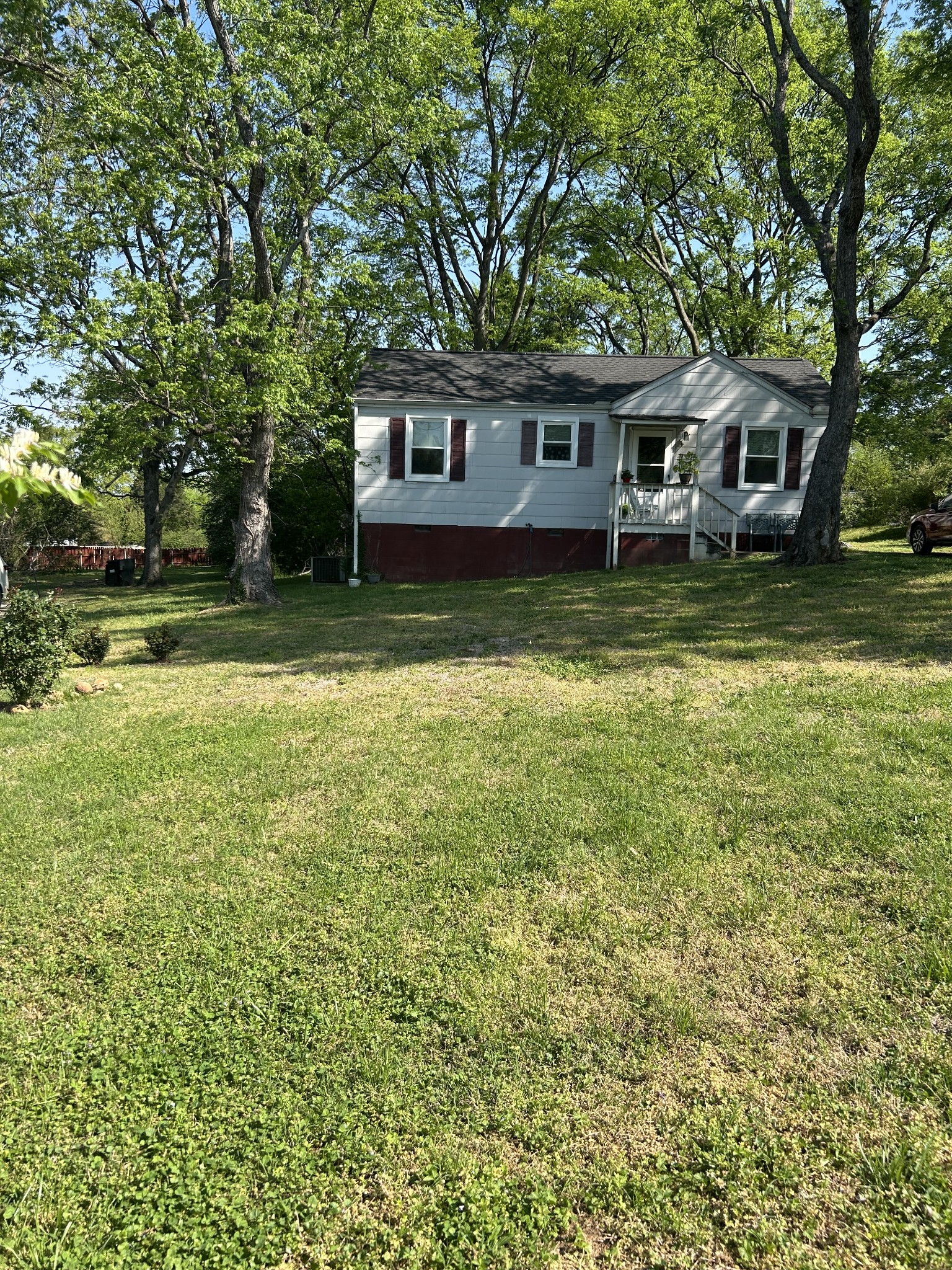 1926 Dahlia Dr
