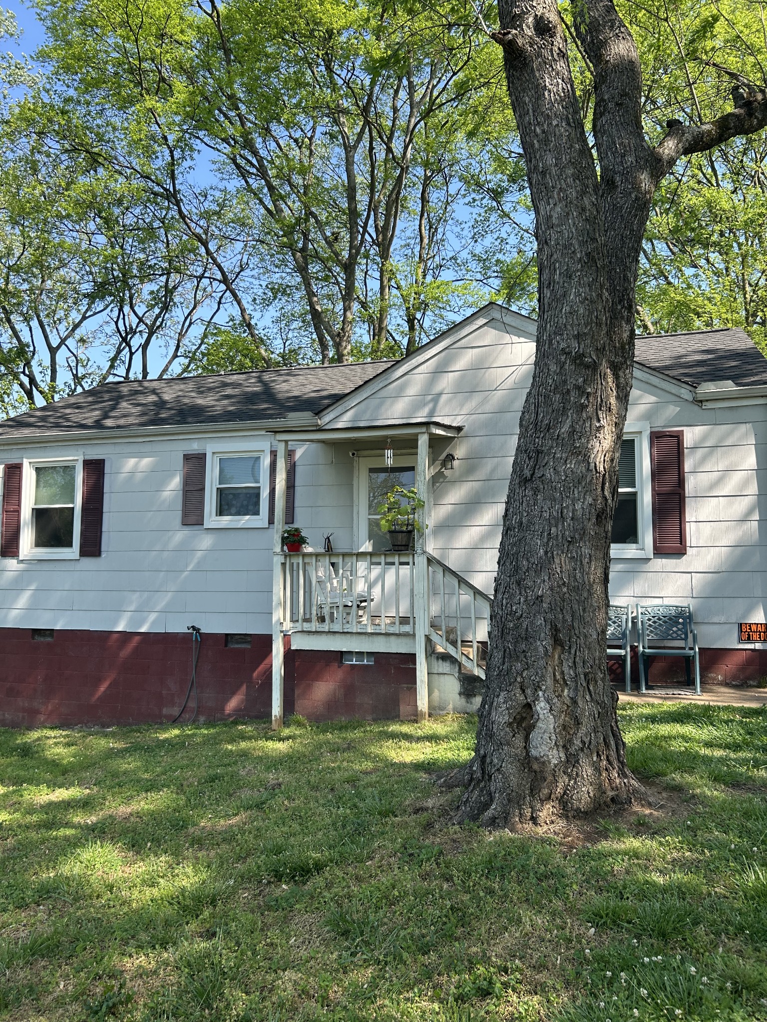 1926 Dahlia Dr