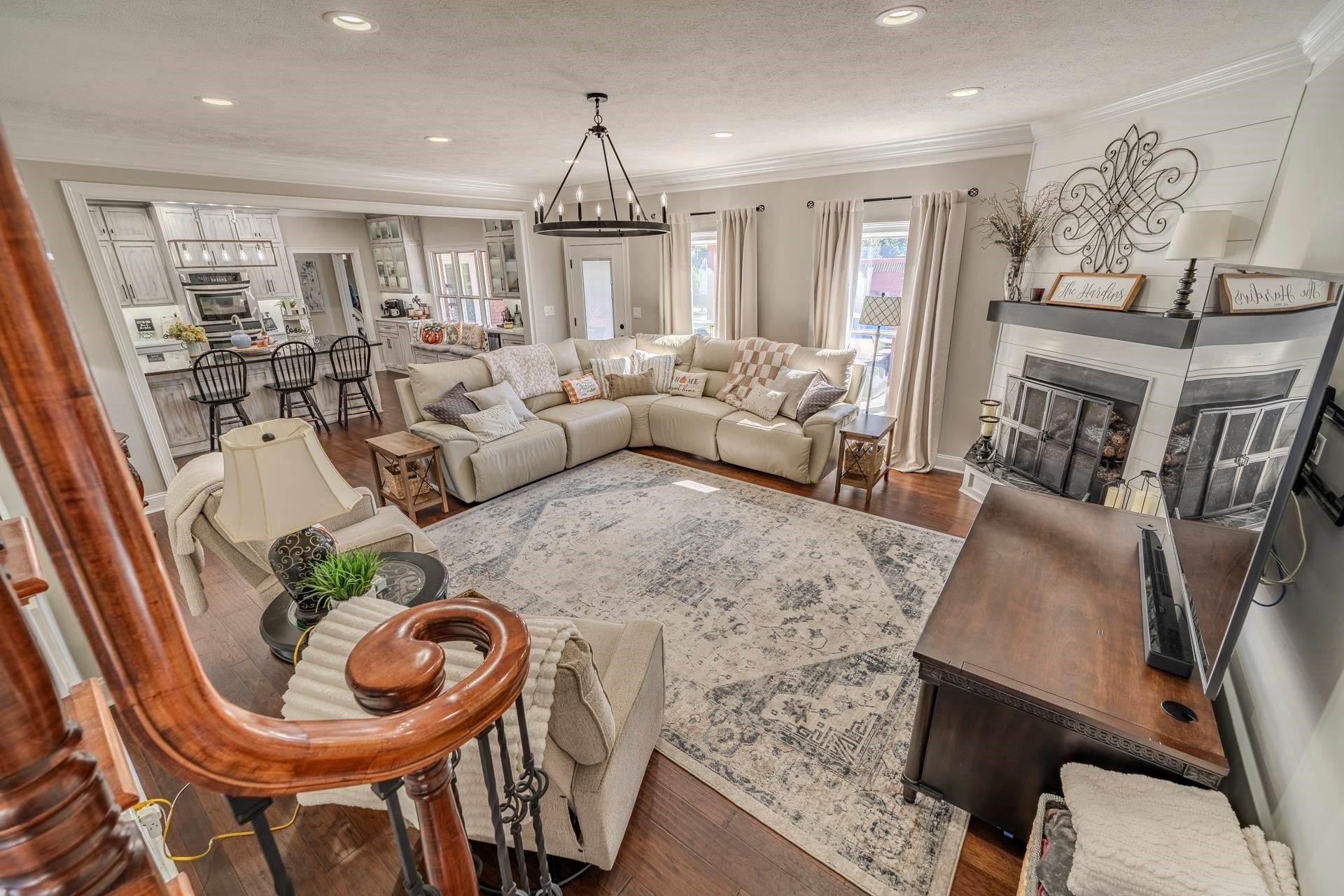 280 NELLIE LN