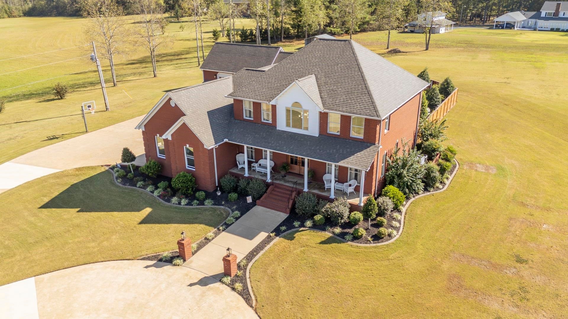 280 NELLIE LN