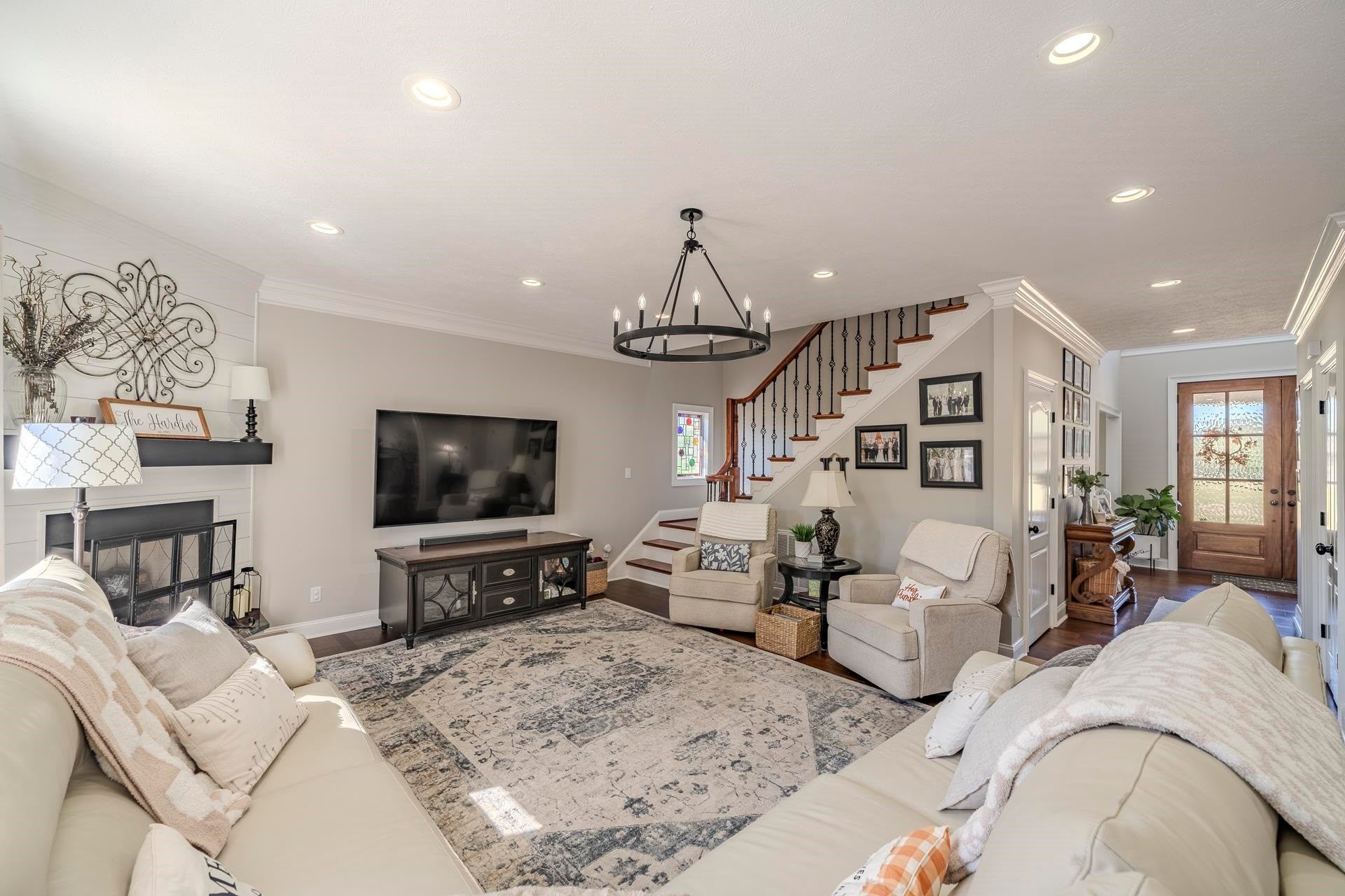 280 NELLIE LN