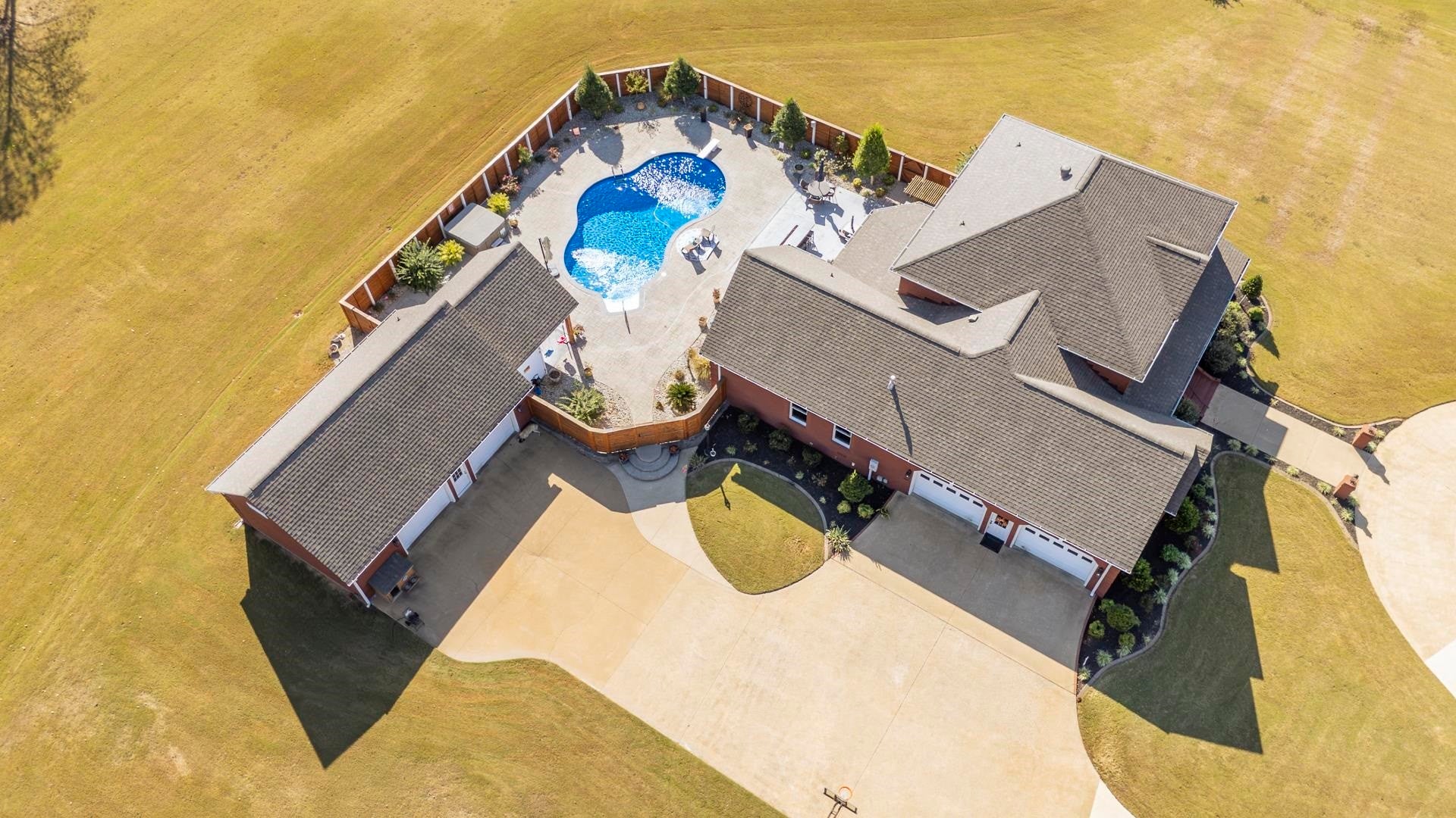 280 NELLIE LN