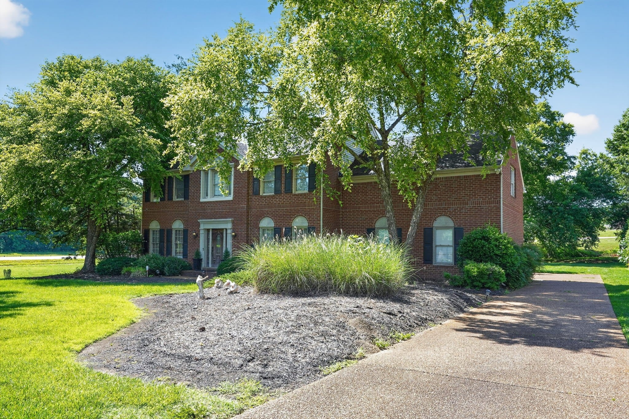 6418 Waterford Dr, Brentwood TN 37027 5-bed home, photo 2 of 26