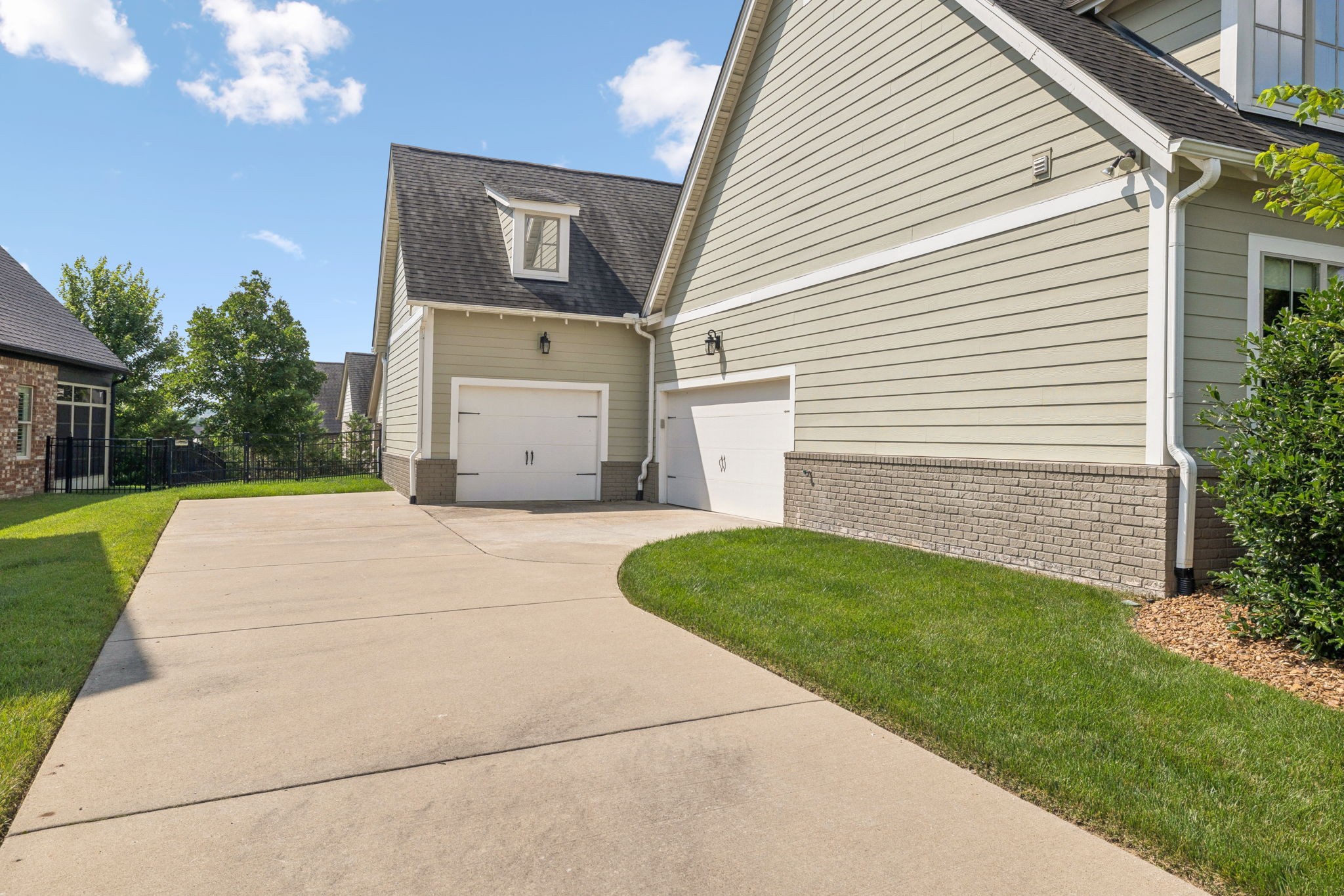 1002 Hornsby Dr